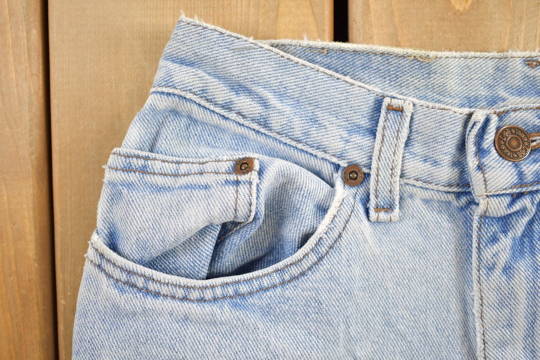 Vintage 1990s Lee Light Wash Denim Women's Jeans Size 24 x 27