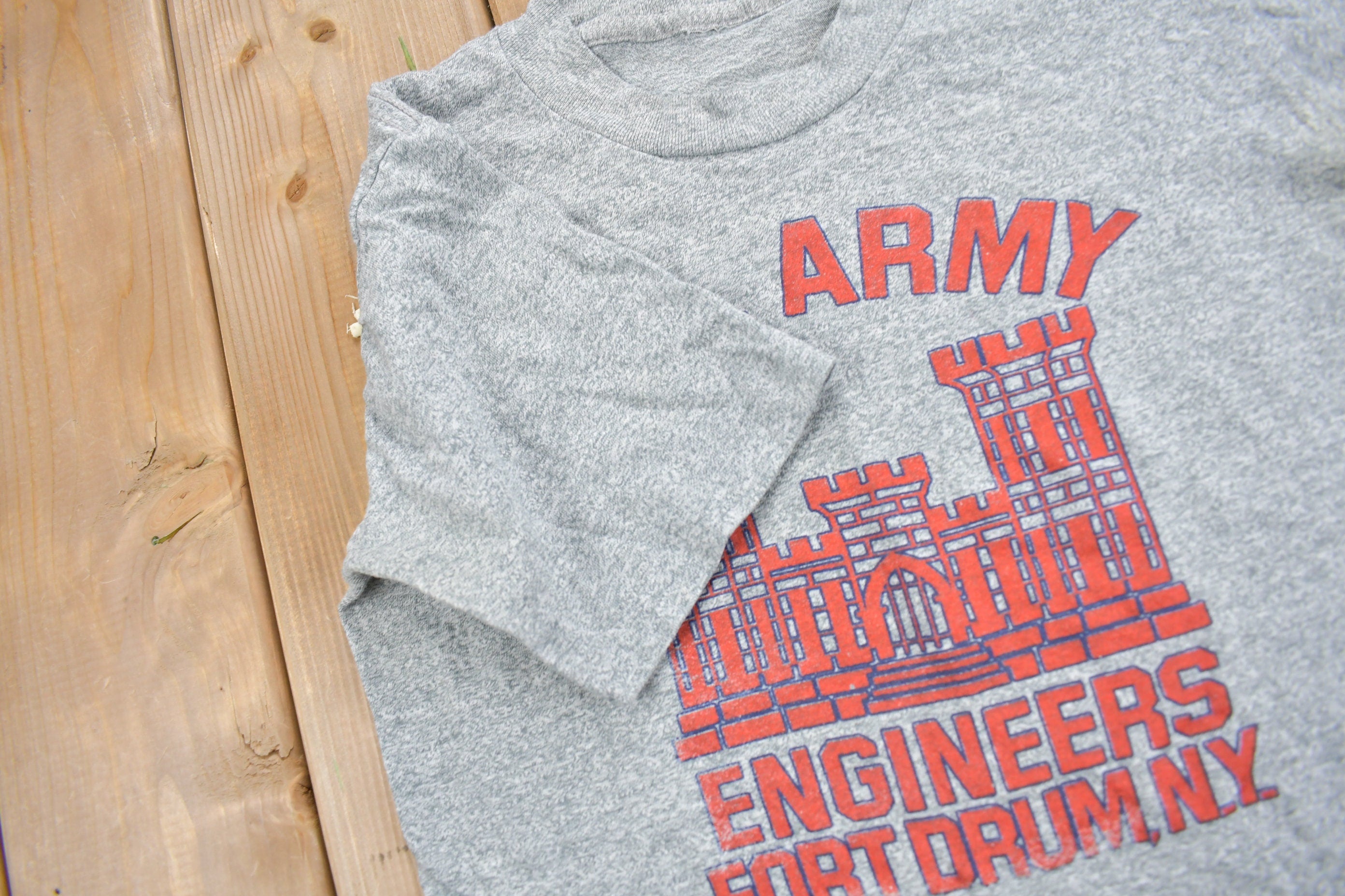 Vintage 1980s Army Engineers Fort Drum NY Graphic T Shirt