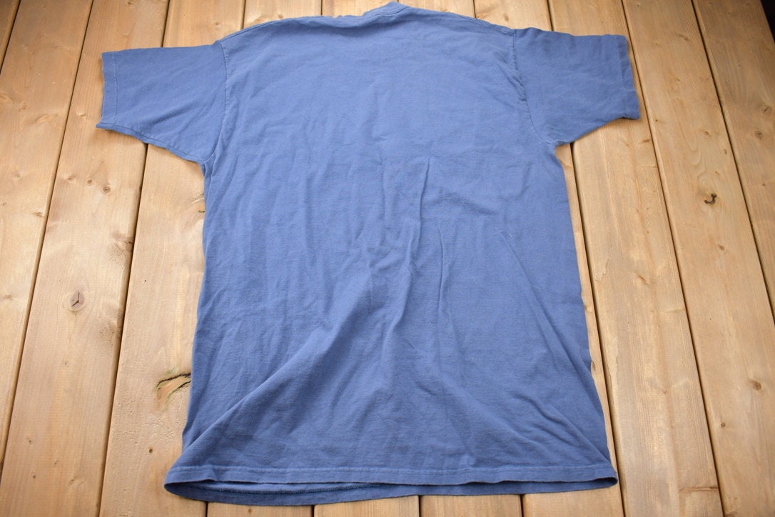 Vintage 1996 Walking Time Bomb Hello Graphic T-Shirt