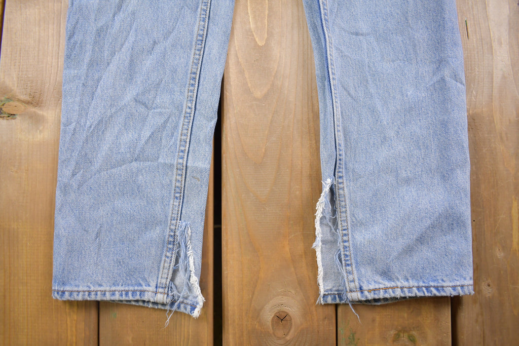 Vintage 1990s Levi's 550 Red Tab Jeans Size 28 x 32