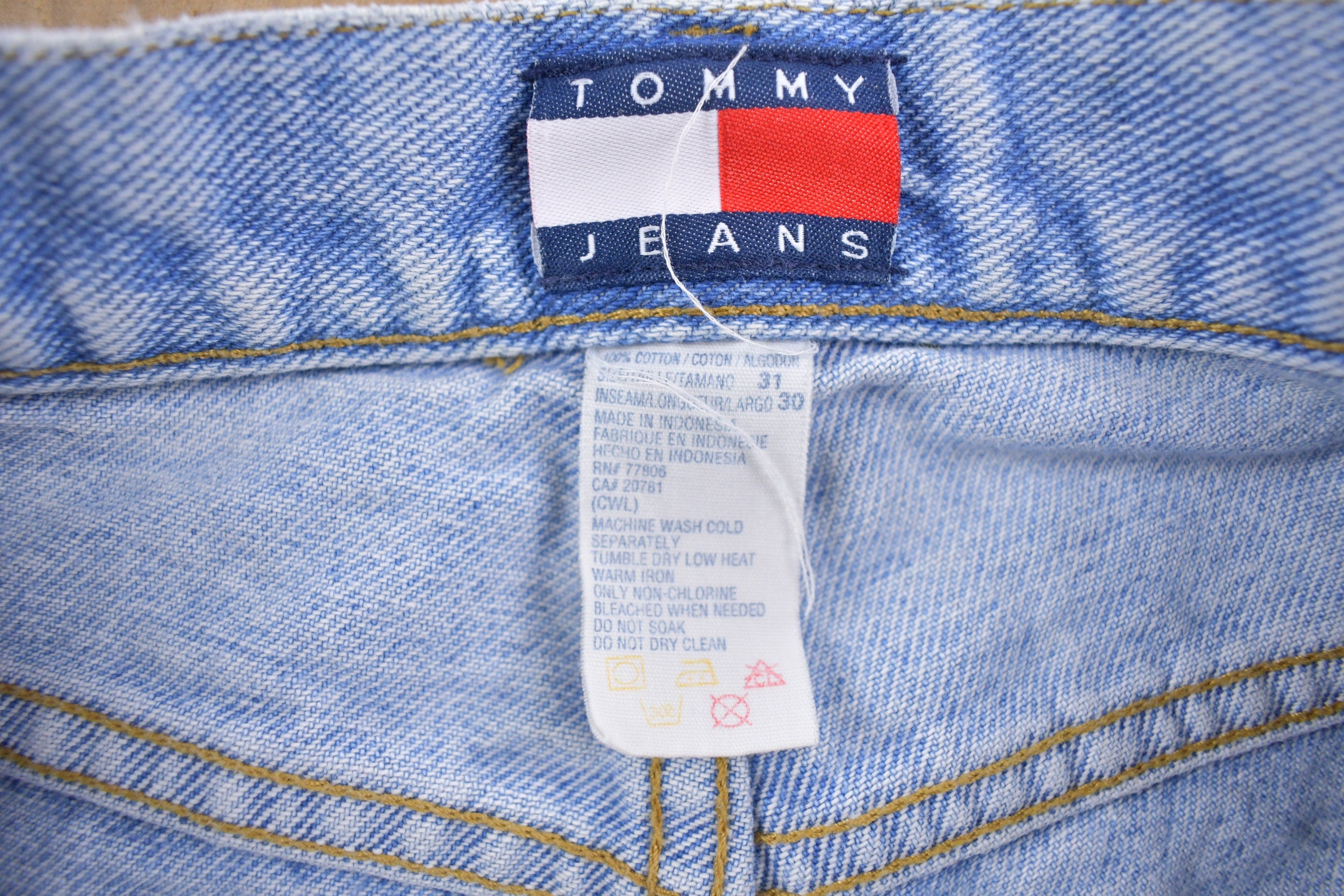 Vintage 1990s Tommy Hilfiger Light Wash Denim Jeans 30 x 28