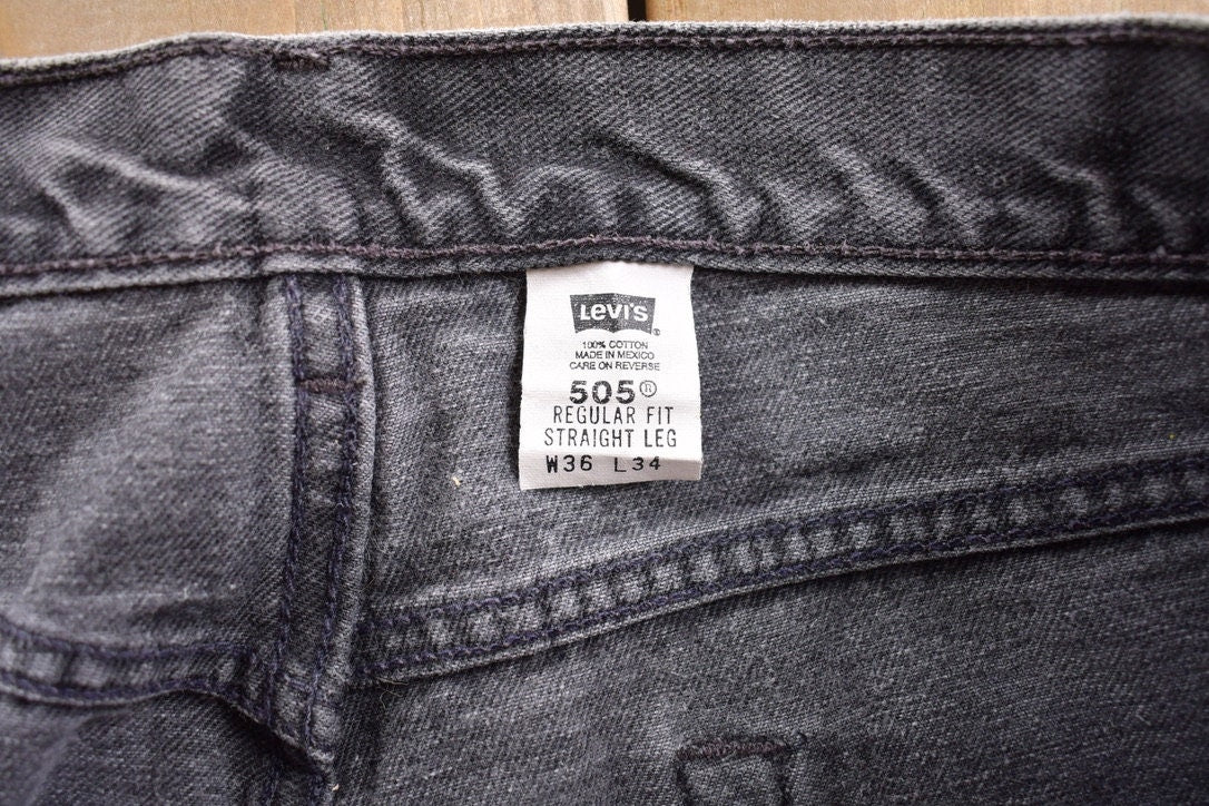 Vintage 1990s Levi's 505 Red Tab Jeans Size 34 x 31.5