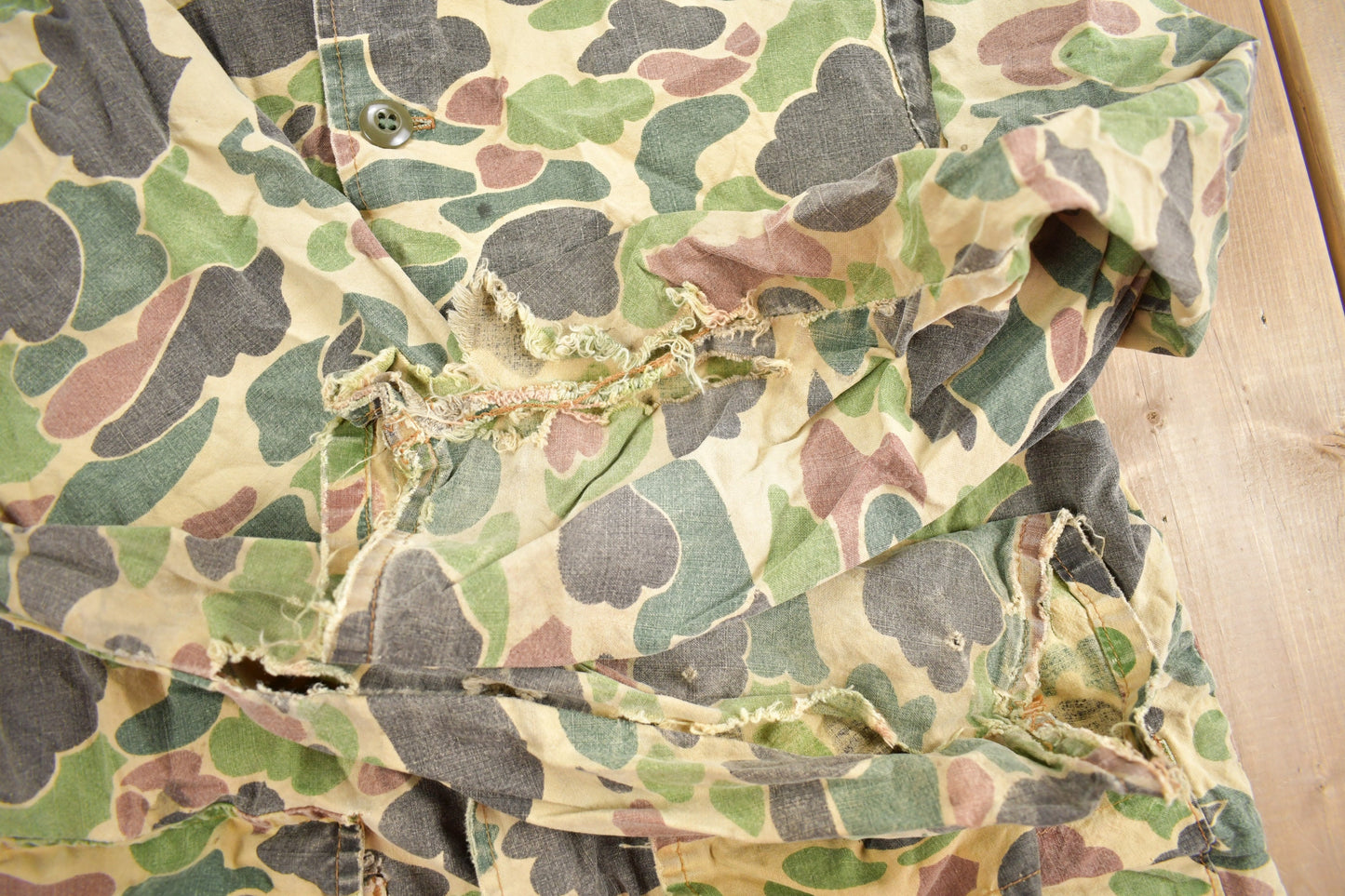 Vintage 1970s Saf T Bak Duck Camo Button Up / True Vintage / Distressed / Overshirt / Hunting Shirt / Outdoorsman / Made In USA