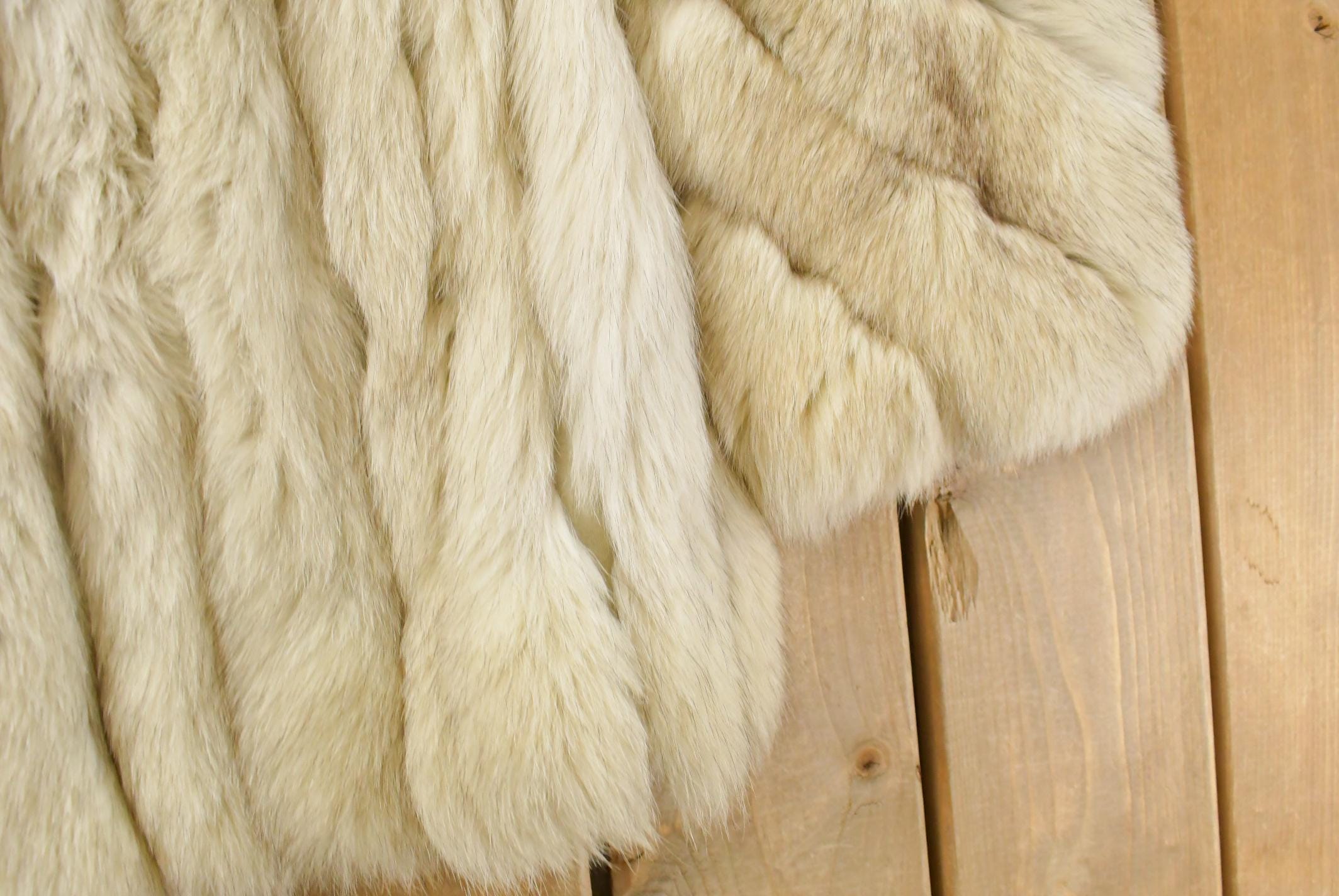 Vintage 1970s Saga Fox Arctic Fox Fur Coat Adult Medium
