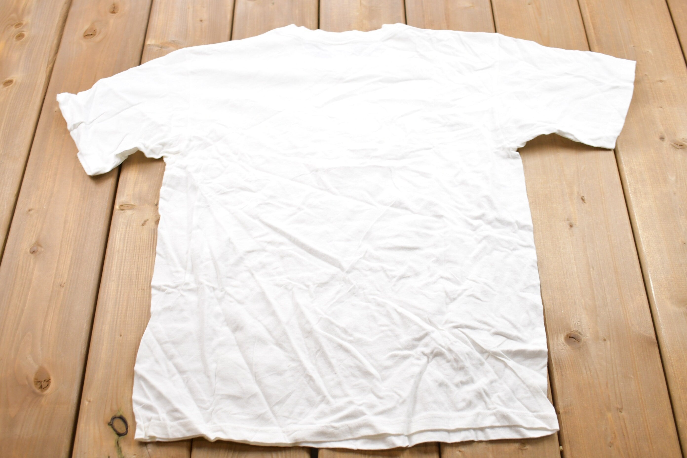 Vintage 1990s Nassau Paradise Graphic Embroidered T-Shirt