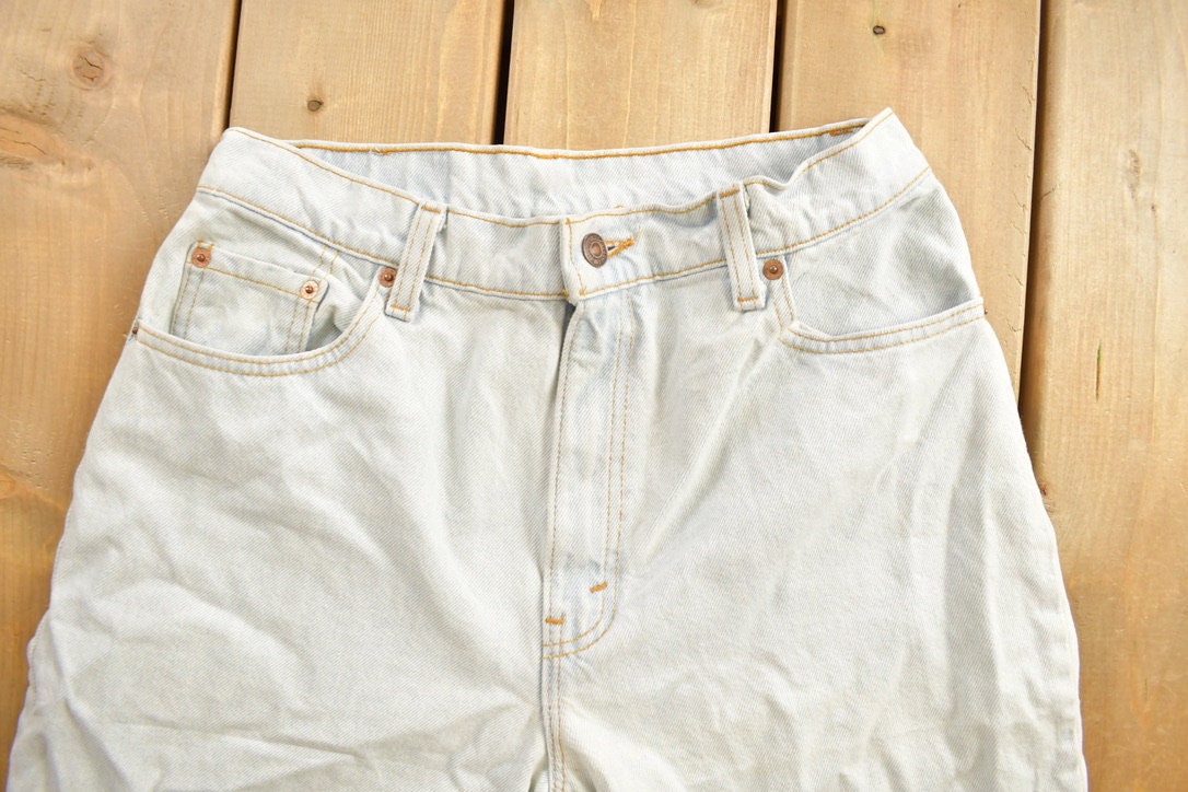 Vintage 1990s Levi 551 Red Tab Jeans Size 29 x 31