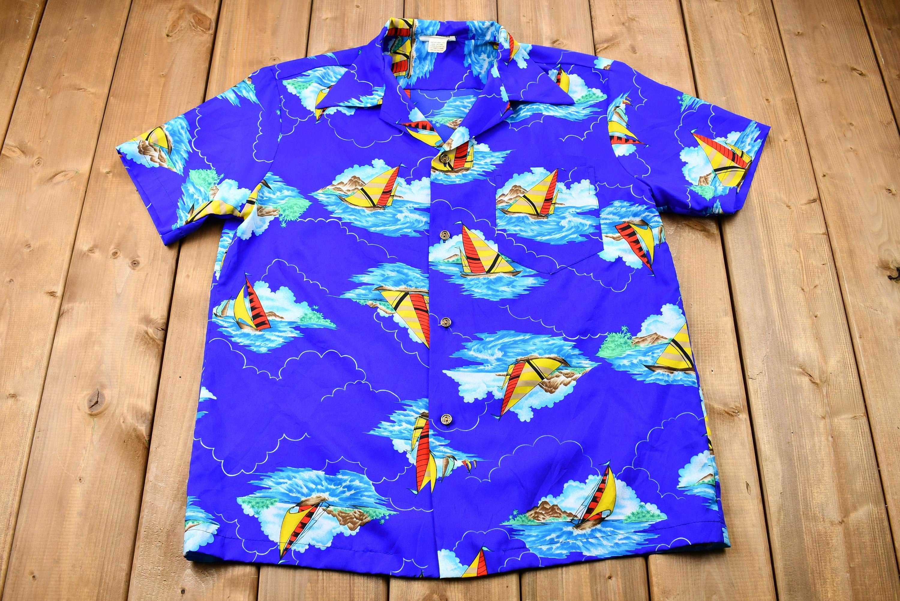 Vintage Late 1960s Hawaiian Button Up Shirt