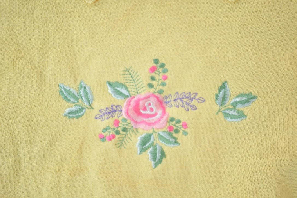 Vintage 1990s Bizzit Cute Floral Embroidered Collared Sweater