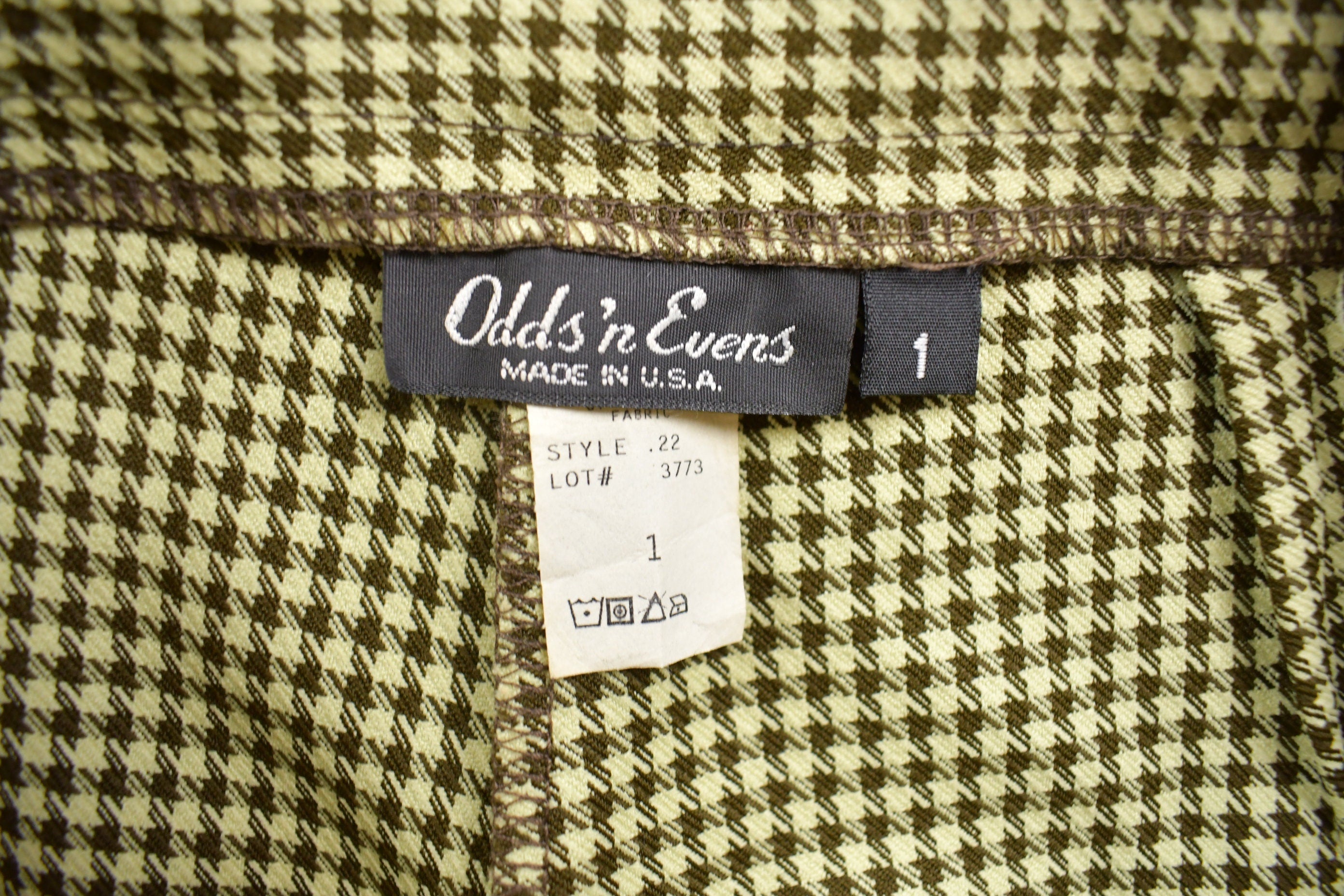 Vintage 1970s Odds 'n Evens Made in USA Houndstooth Short Trousers