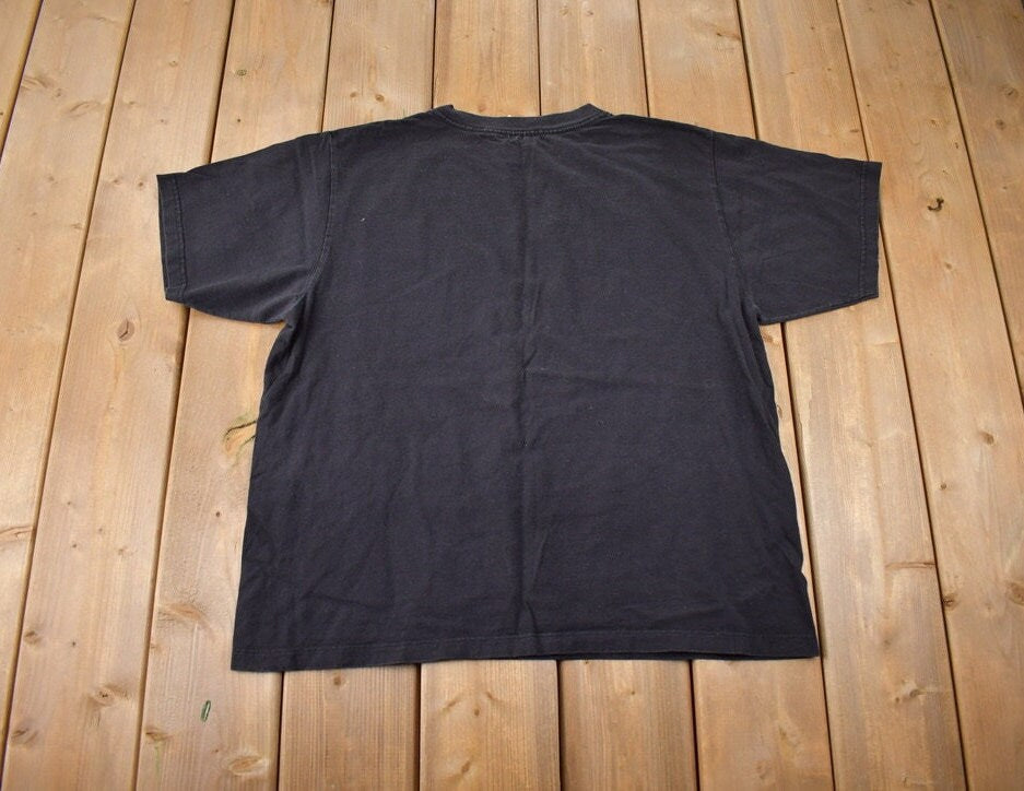 Vintage 1990s Dark Owl Theme Graphic T-Shirt Made In Canada