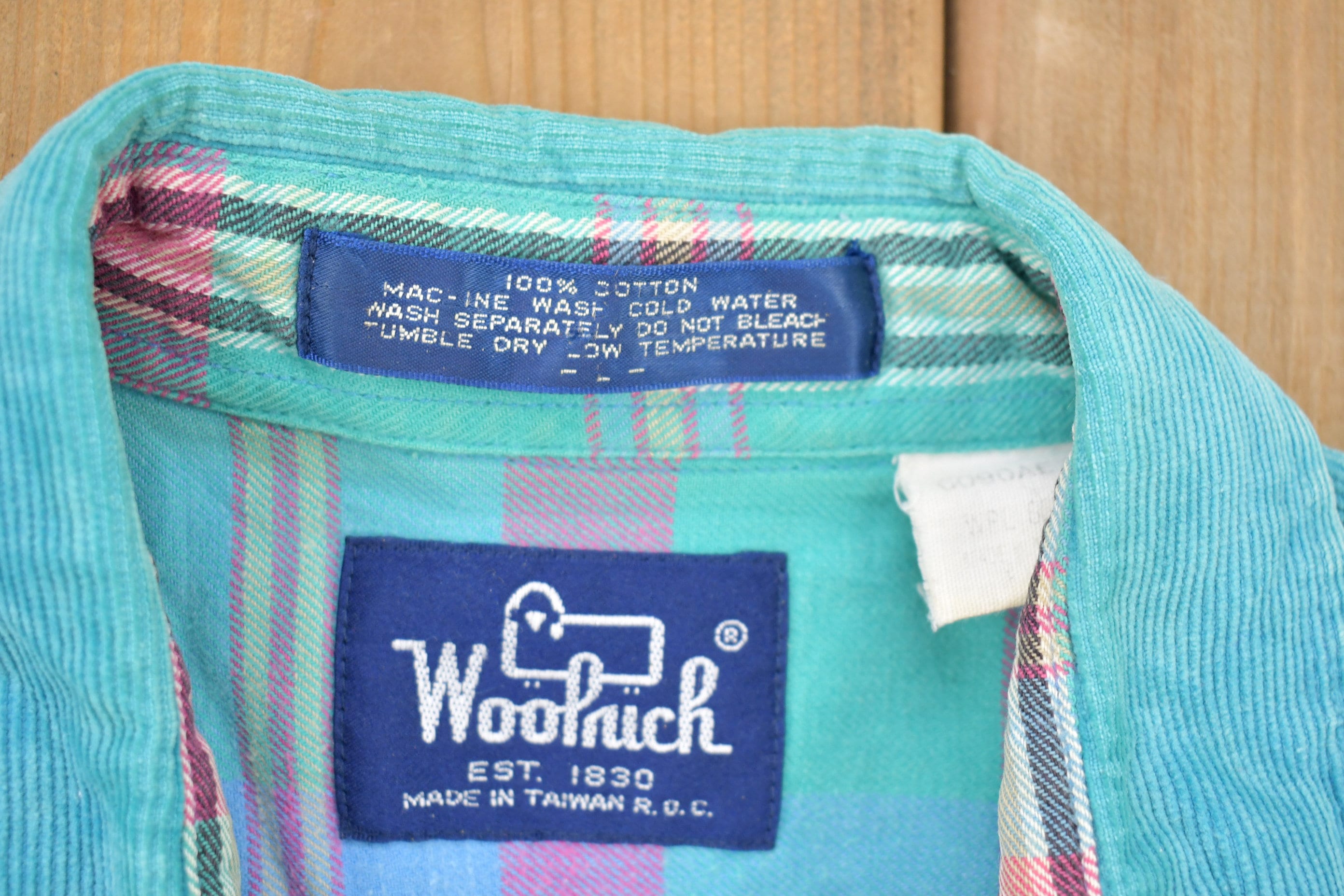 Vintage 1980s Woolrich Corduroy Button Up Shirt