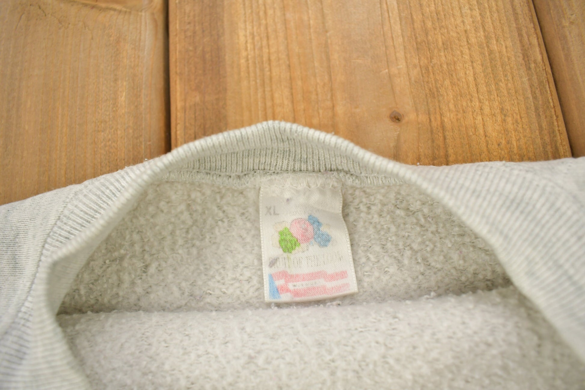 Vintage 1980s Wolf Theme Graphic Raglan Crewneck / Souvenir / Vintage Sweatshirt / Outdoorsman / Wilderness Sweatshirt / Made In USA