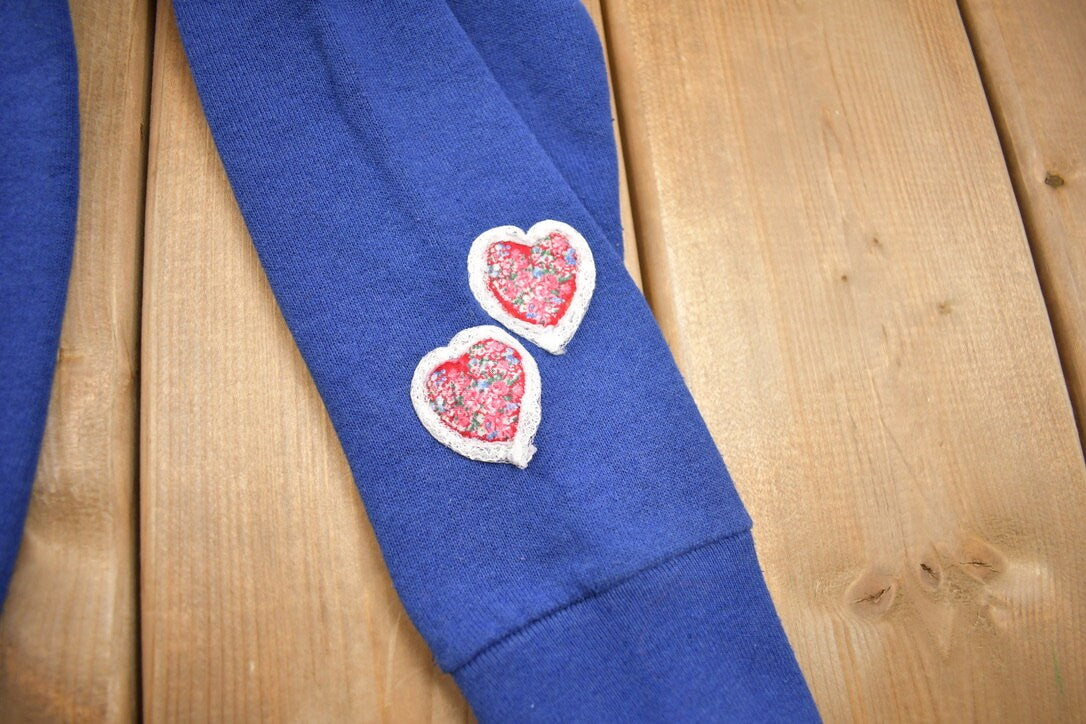 Vintage 1990s 3D Hearts Floral Embroidered Crewneck Sweatshirt / 90s Crewneck / Souvenir / Athleisure / Streetwear