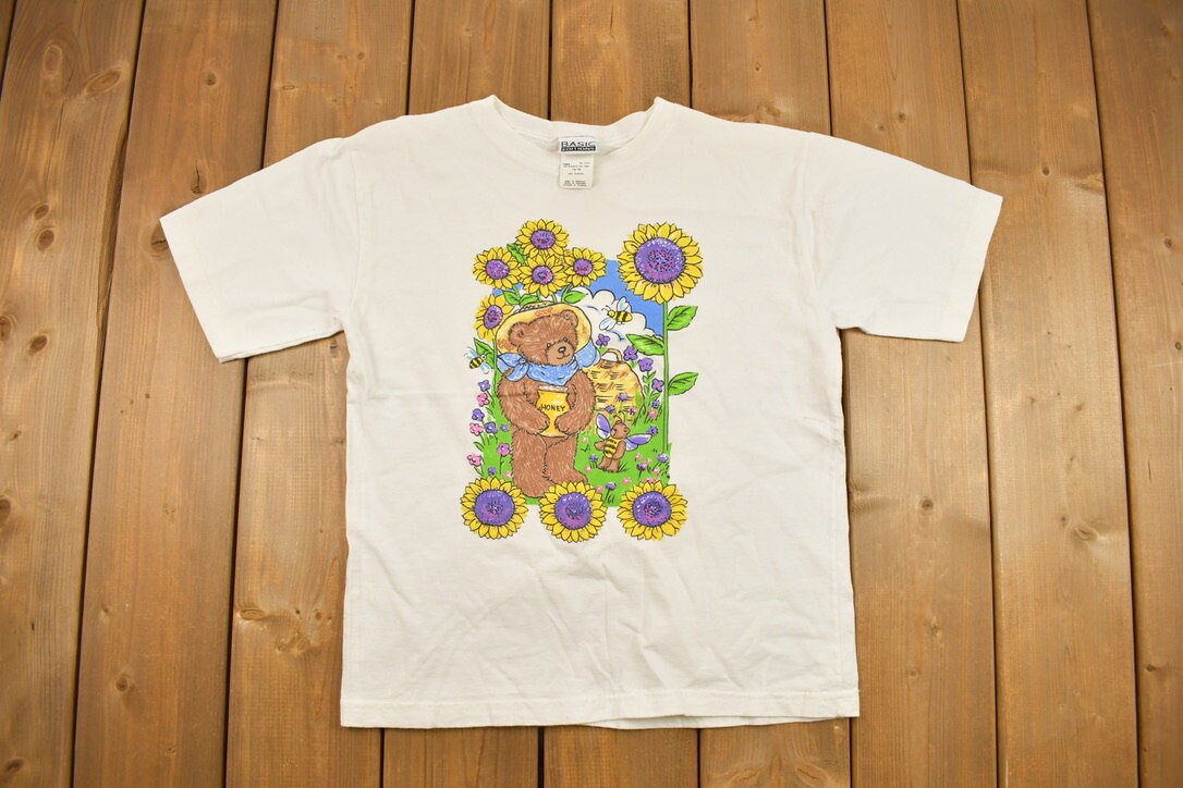 Vintage 90's Cute Bear Garden Animal T-Shirt