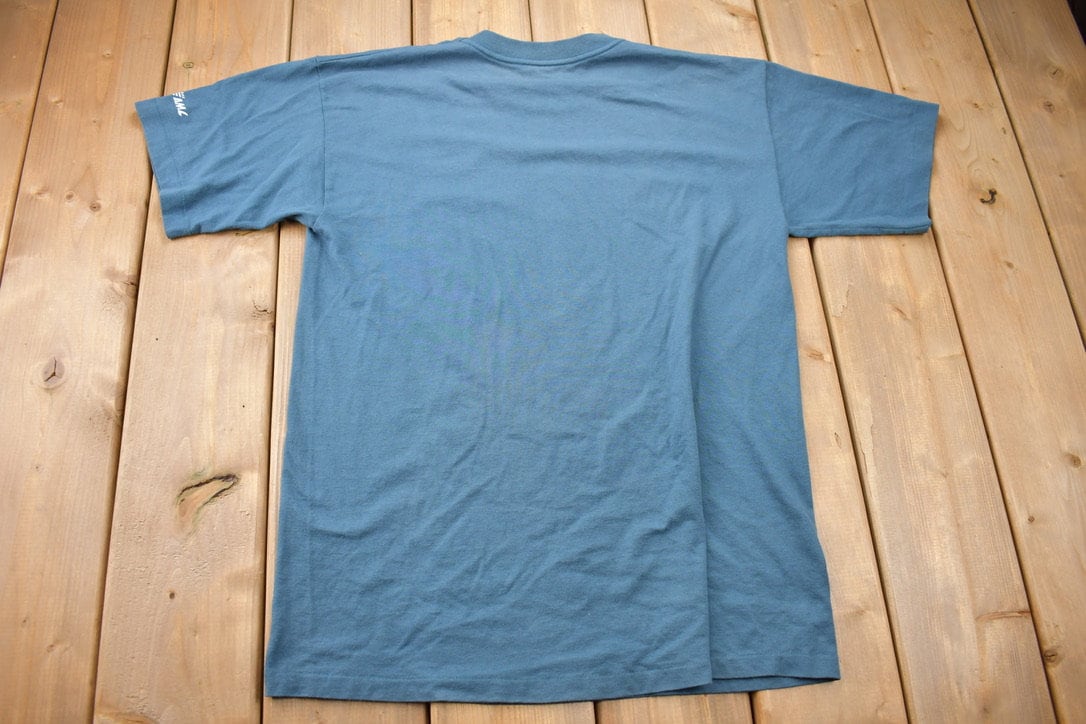 Vintage 1990s Killer Whale Canada T-Shirt / Souvenir T Shirt / Whale Theme / Made In Canada / Vacation Tee / Travel & Tourism