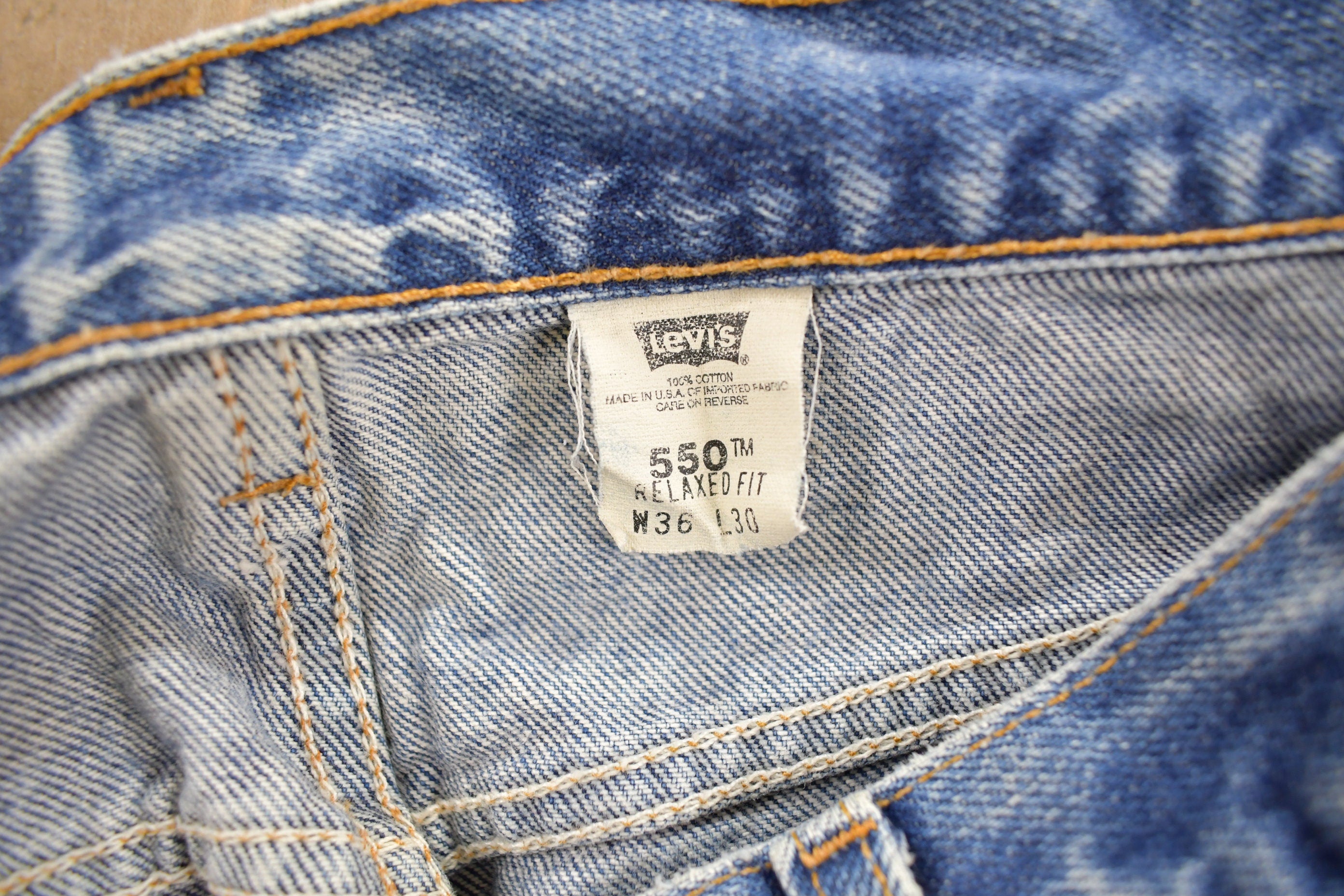 Vintage 1990s Levi's 550 Relaxed Fit Medium Wash Jeans Size 34 x 30