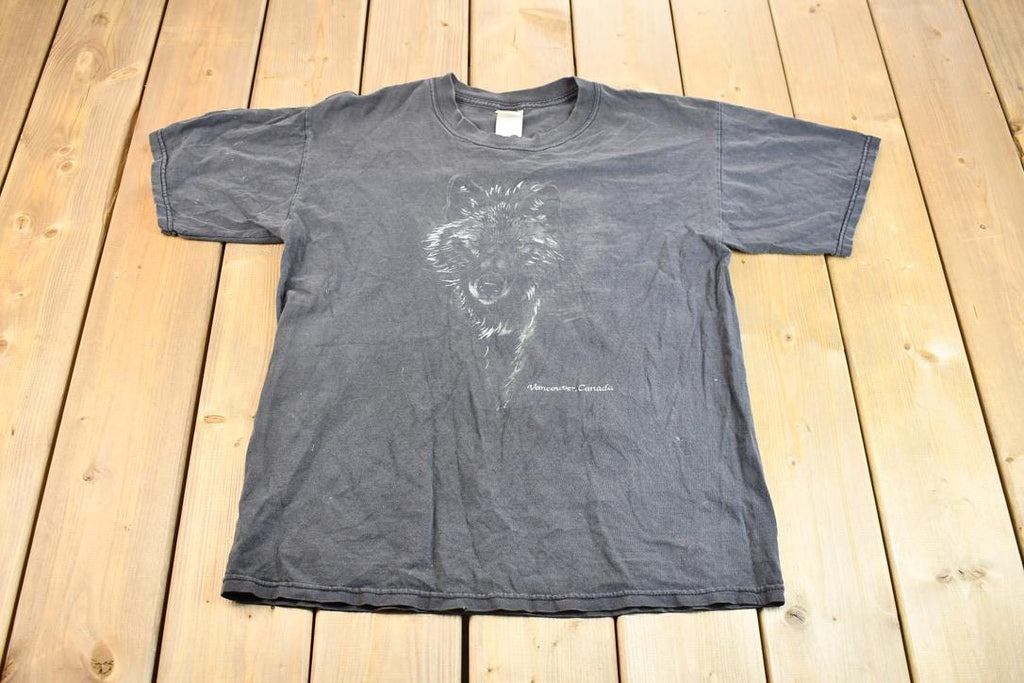 Vintage 1990s Lone Wolf Graphic Vancouver Canada Souvenir Travel T-Shirt / Streetwear / Nature T Shirt / Outdoorsman