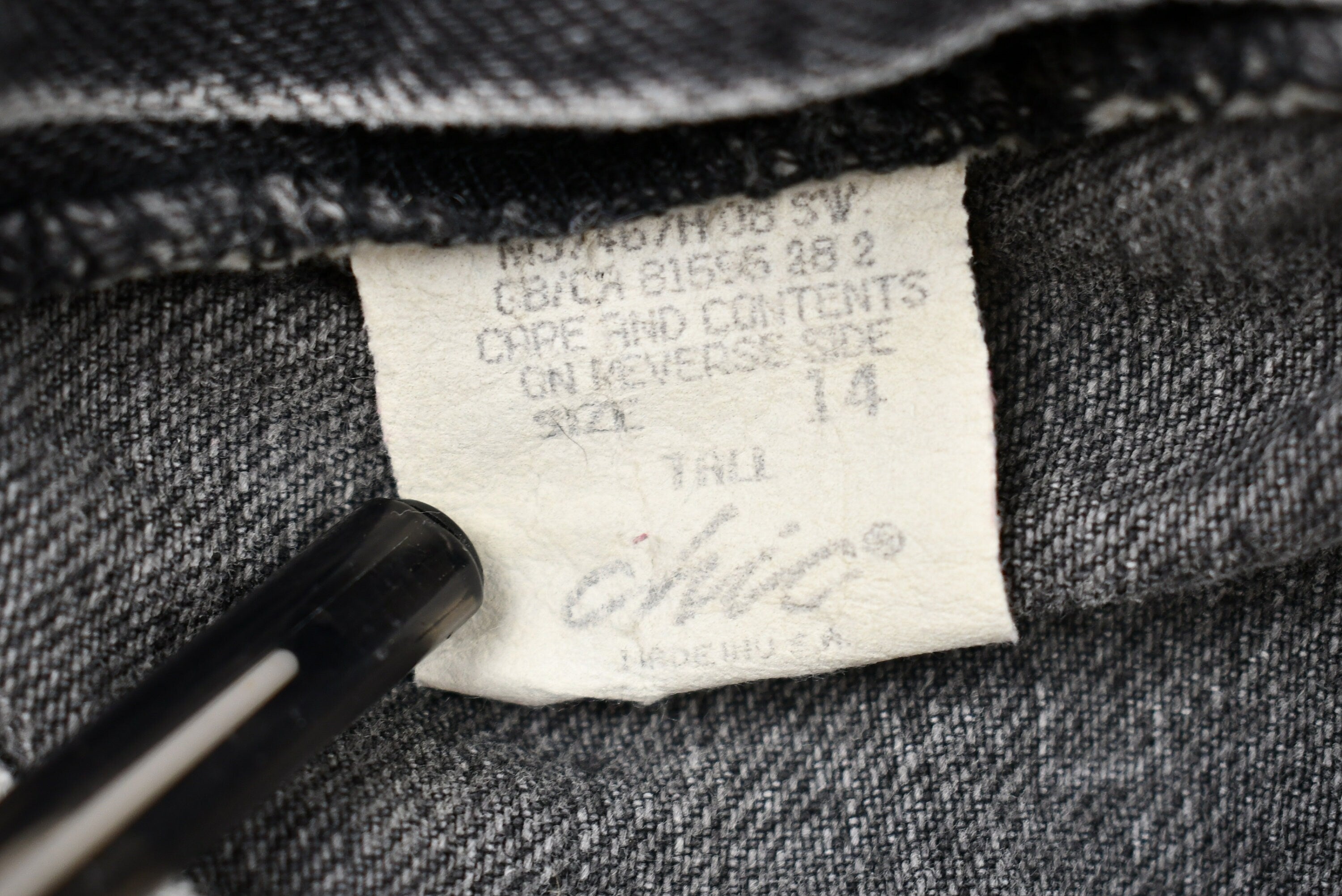 Vintage 1980s Chic Black Wash Relaxed Fit Tapered Leg Mom Jeans