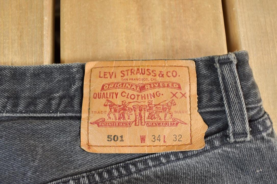 Vintage 1990s Levi Strauss Red Tab 501 Denim Jeans Size 34 x 32