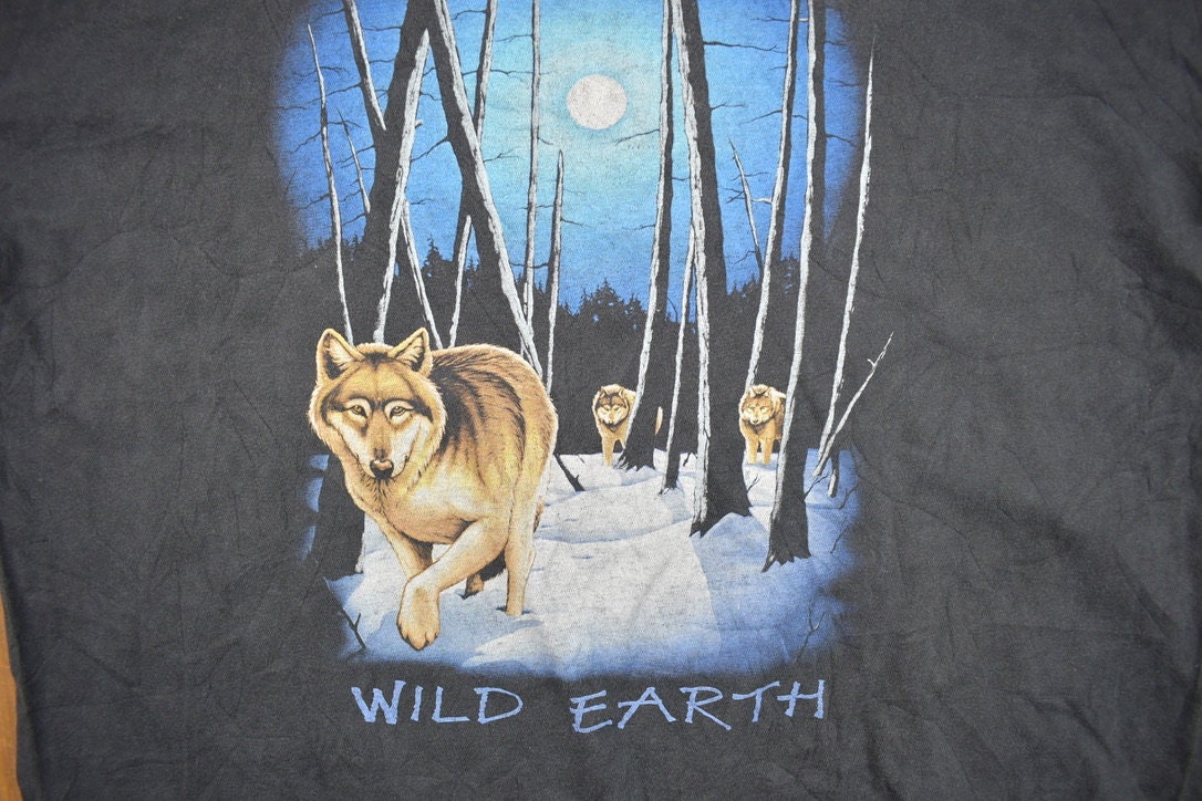 Vintage 1990s Wolves Theme Graphic T-Shirt