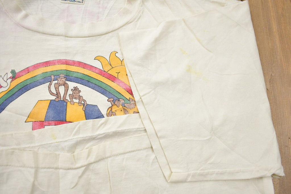 Vintage 1990s Animals on a Boat rainbow Graphic T-Shirt