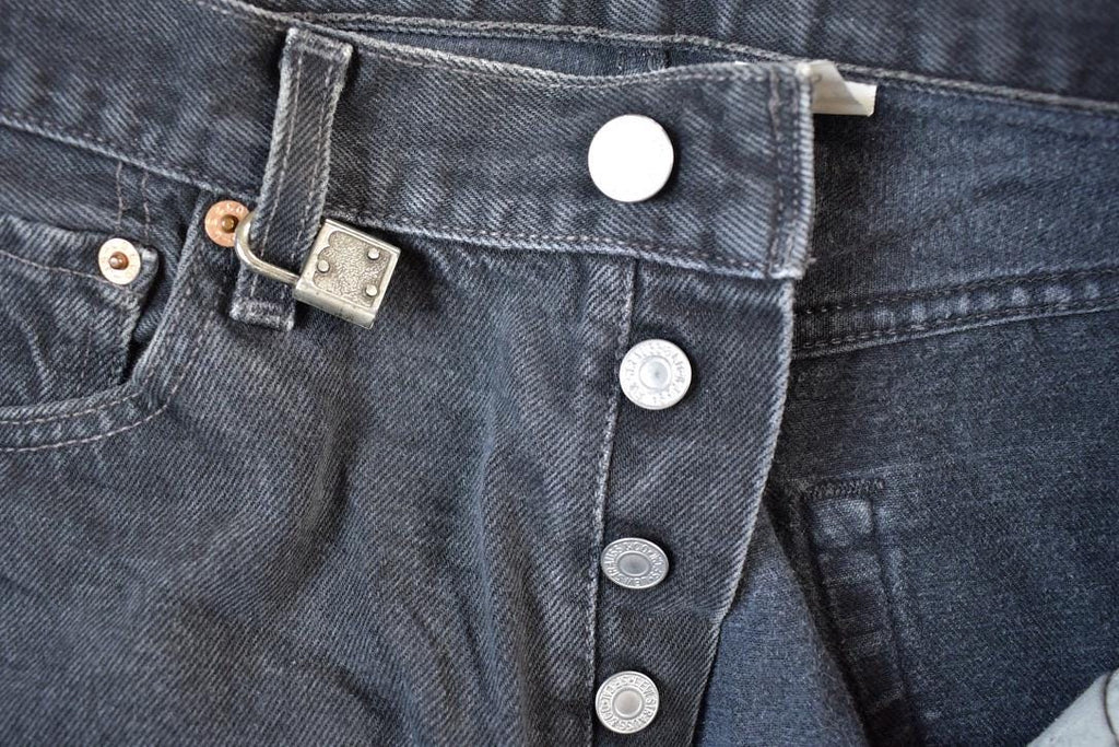 Vintage 1990s Levi Strauss 501 Red Tab Button Fly Denim Jeans Size 33 x 32