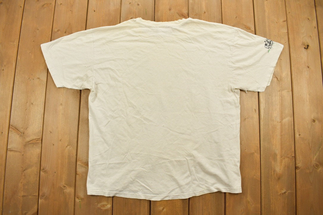 Vintage 1990s A Heard Of Laughter Graphic T Shirt