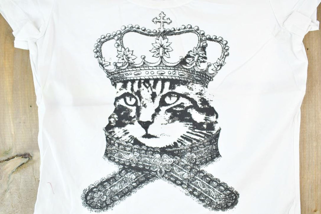 Women Vintage Vigoss Y2K Cat Queen T-Shirt / Vigoss Grunge Skull Print / Contrast Stitch / Internet Famous Clothing / Over Dyed