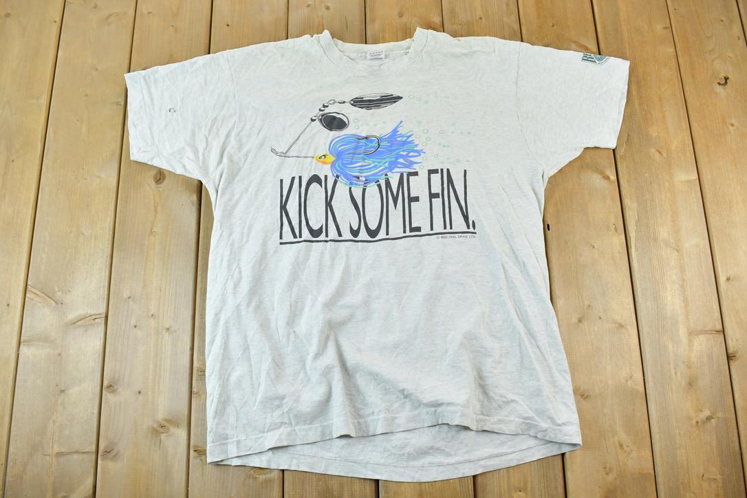 Vintage 1990s Kick Some Fin Fishing Single Stitch T-Shirt / 90s Vintage Souvenir Tee / Rare Vacation Tee / Summer Shirt Made In USA