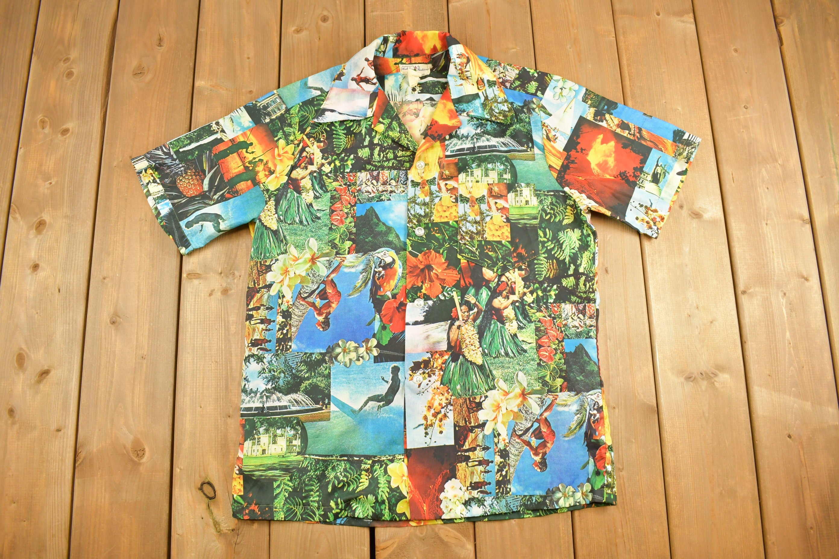 Vintage 1970s Hukilau fashions Picture Button Up Hawaiian Shirt