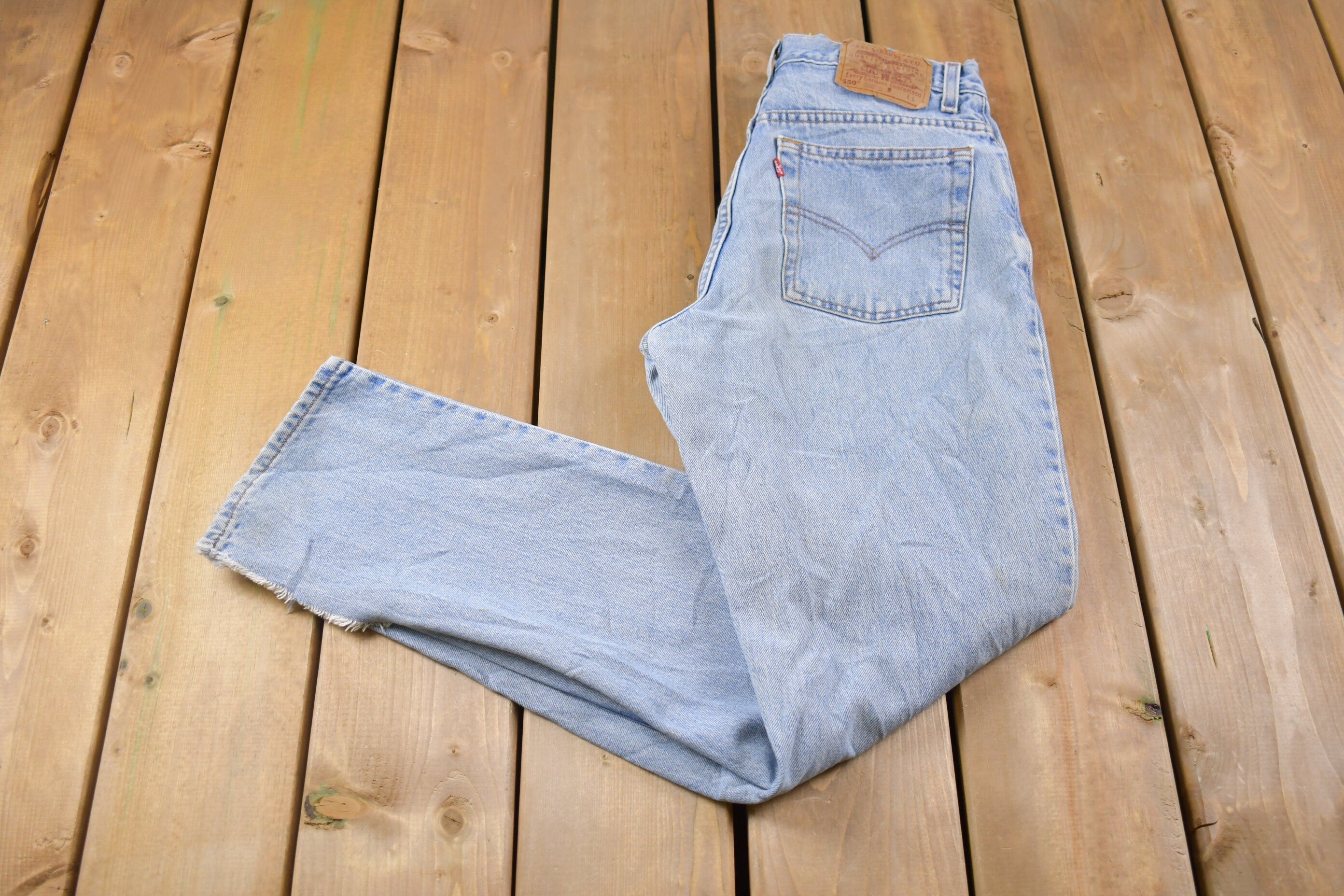 Vintage 1990s Levi's 550 Red Tab Jeans Size 28 x 32