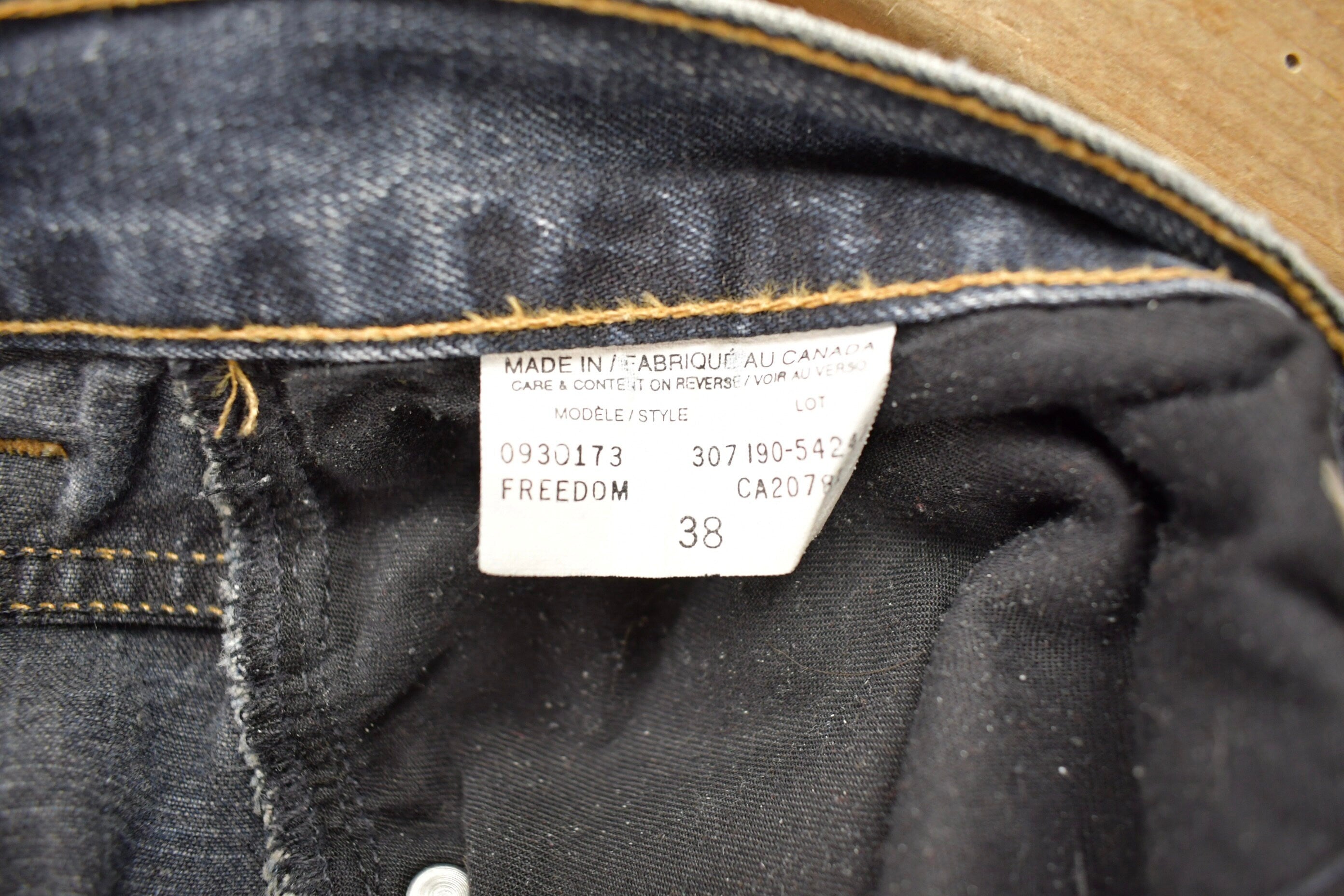 Vintage 1990's Tommy Hilfiger Jeans 38 x 34.5  American Vintage  Streetwear Fashion  Vintage Pants  Tommy Jeans