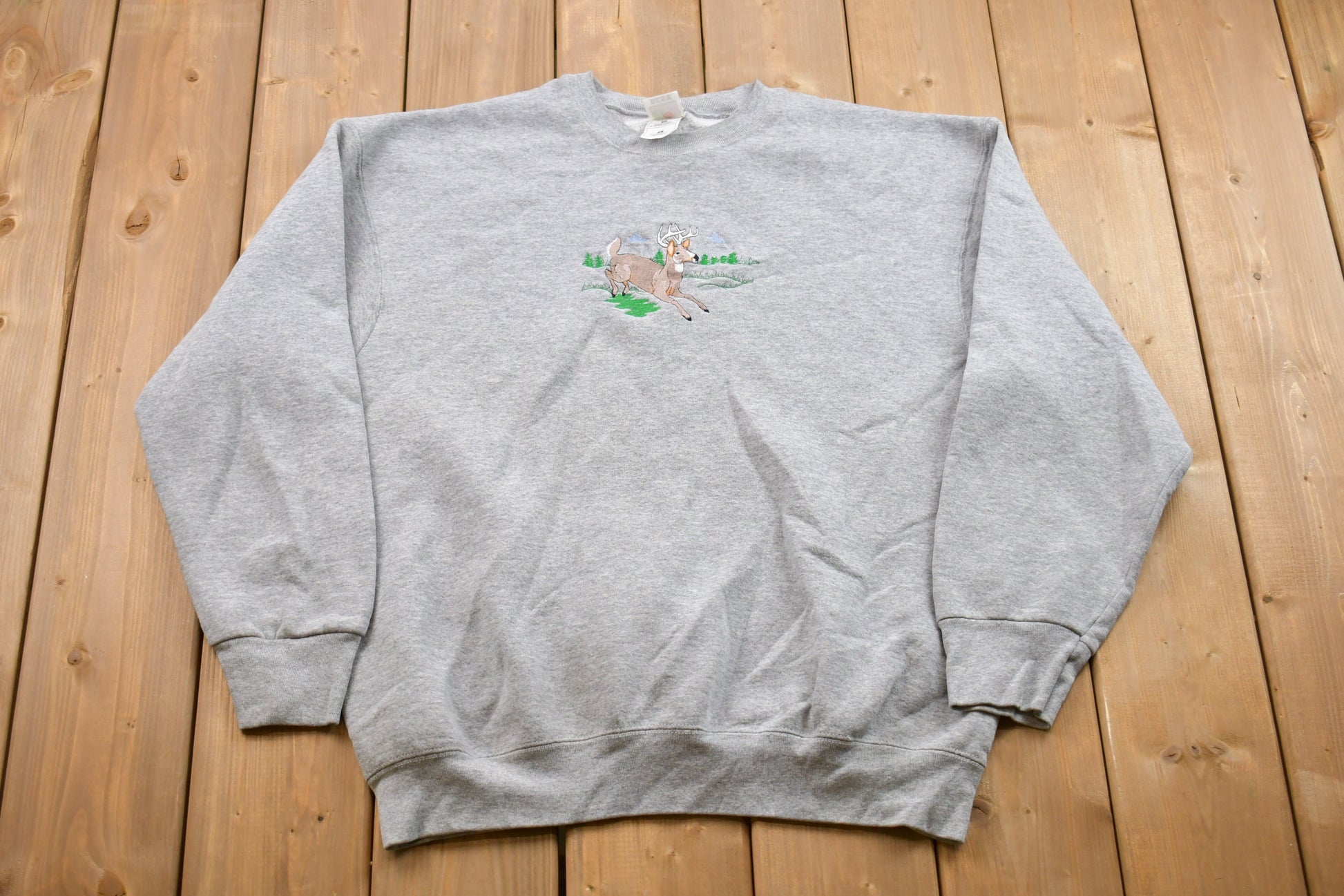 Vintage 1990s Deer Animal Crewneck Sweatshirt / 90s Crewneck / Souvenir / Athleisure / Streetwear / Deer Sweatshirt / Embroidered