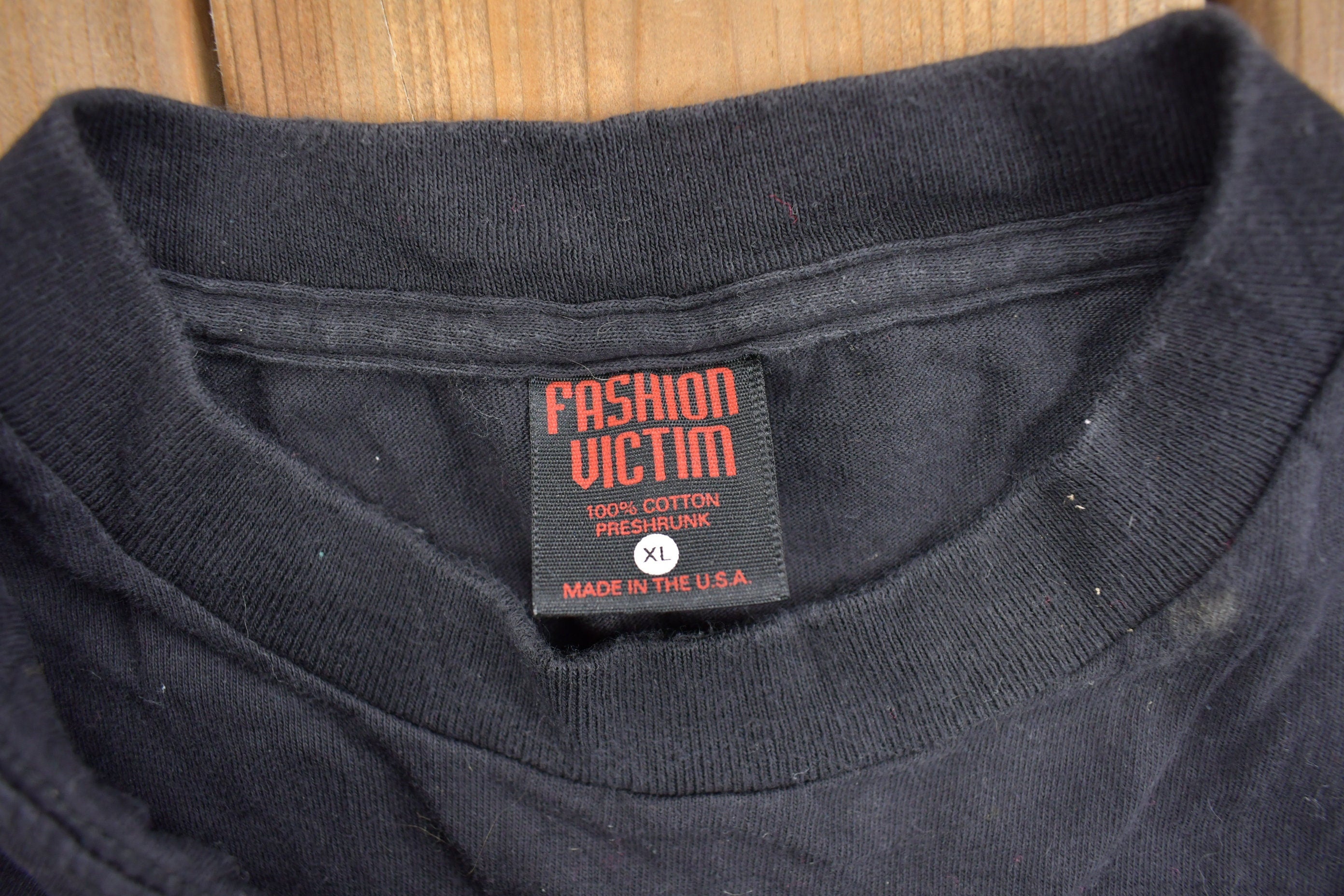 Vintage 1995 Aliens Are Coming Fashion Victim Graphic T-Shirt