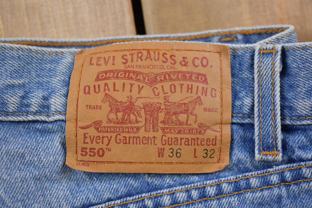 Vintage 1990s Levi's 550 Red Tab Jeans Size 34 x 31