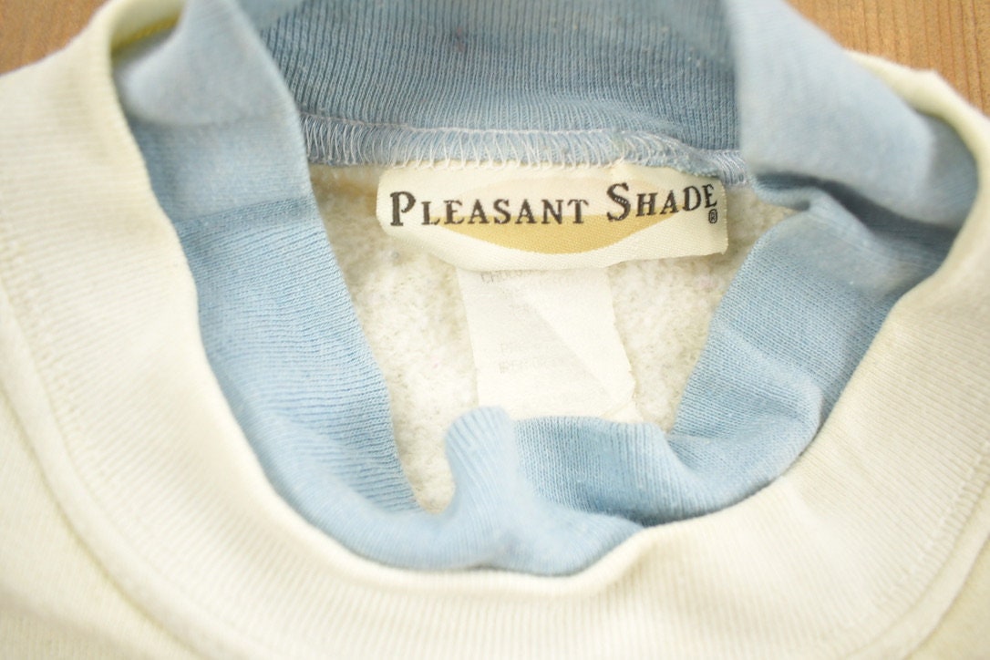 Vintage 1990s Pleasant Shade Snowflake Themed Crewneck Sweatshirt