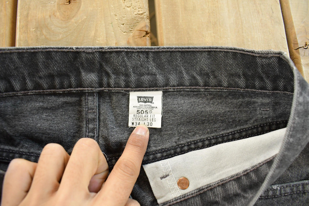 Vintage 1990s Levi's 505 Regular Straight Fit Starched Denim Jeans Men's Size 32 x 30