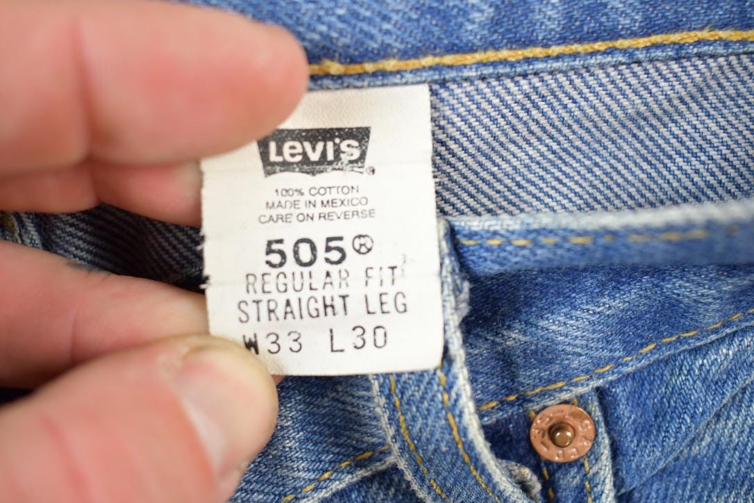 Vintage 1990s Levi Strauss Red Tab 505 Regular Fit Straight Leg Denim Jeans Size 33 x 30