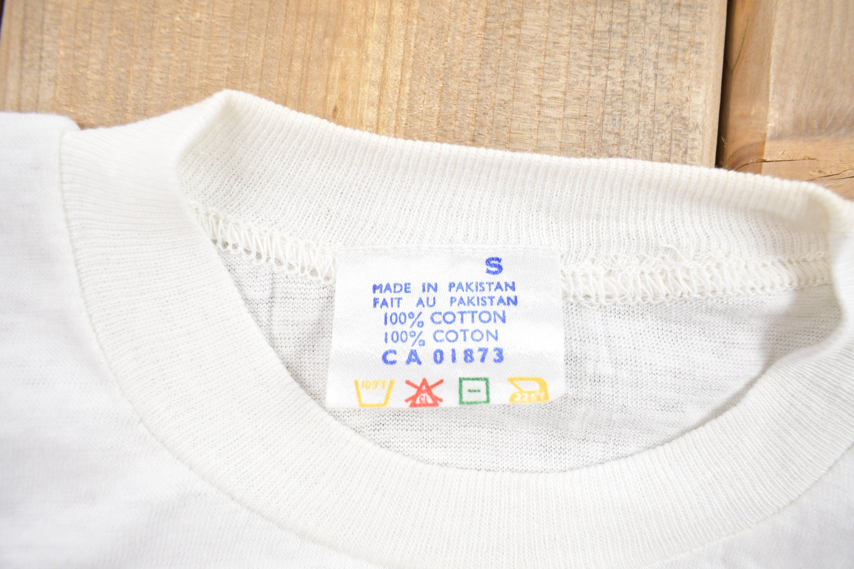 Vintage 1990s Form Fitting Blank T Shirt
