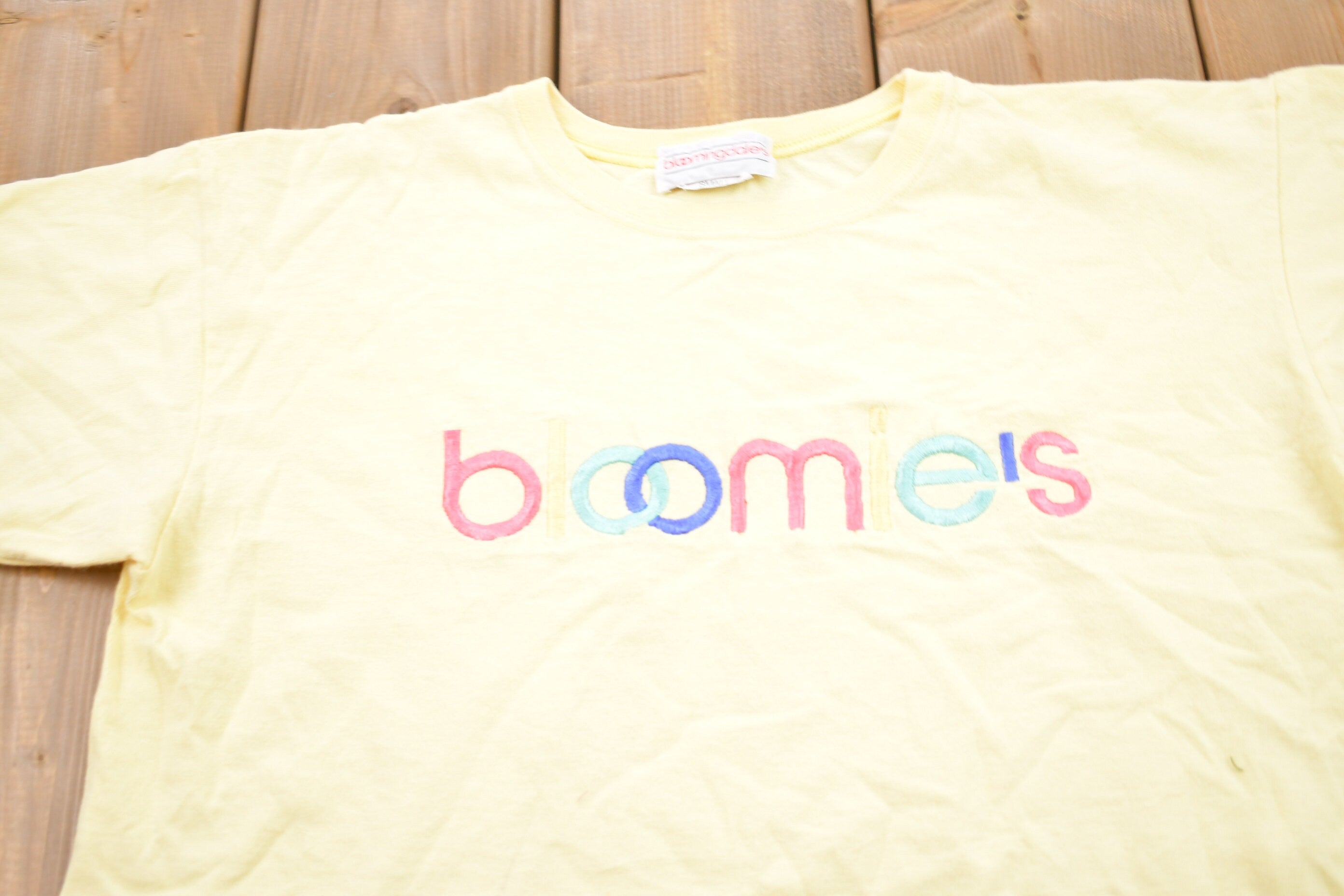 Vintage 1990s Bloomingdales Embroidered Graphic T-Shirt