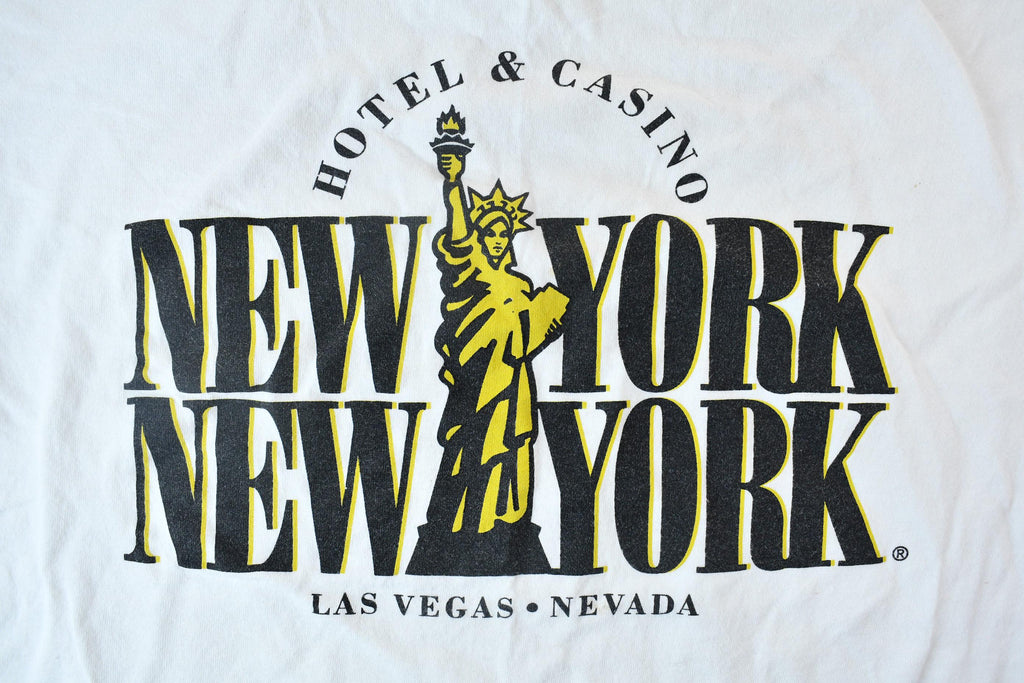 Vintage 1990s New York New York Hotel & Casino Las Vegas Nevada Souvenir Graphic T-Shirt