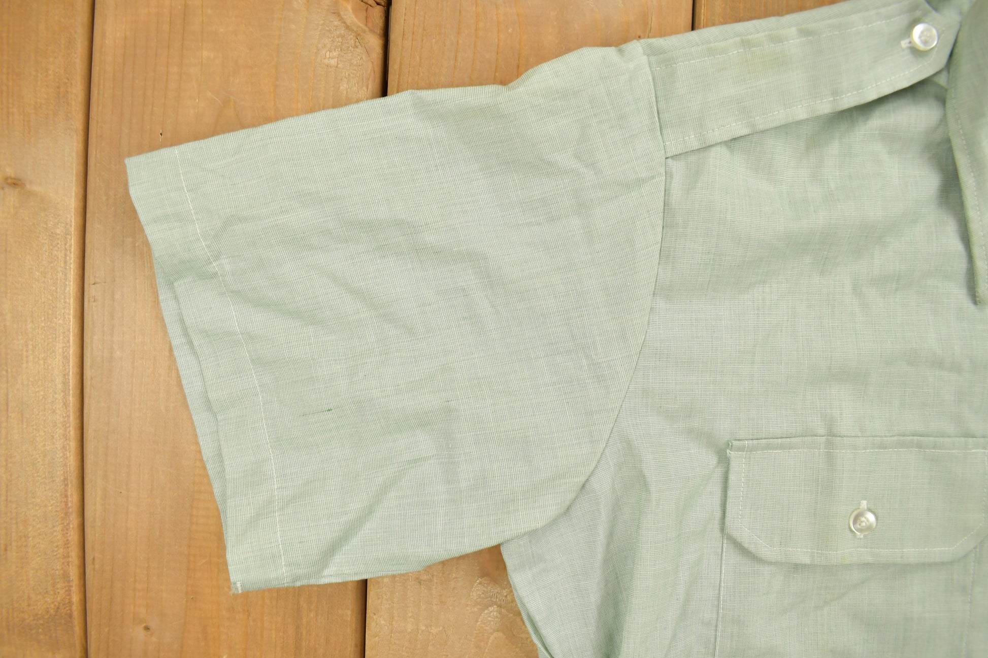 Vintage 1981 Green Button Up Short Sleeve Shirt / 90s Button Up / Vintage Embroidery / Short Sleeve / True Vintage / Casual Shirt