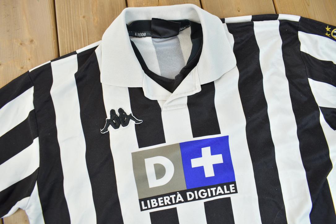 Vintage 1999 Kappa Juventus Home Soccer Jersey