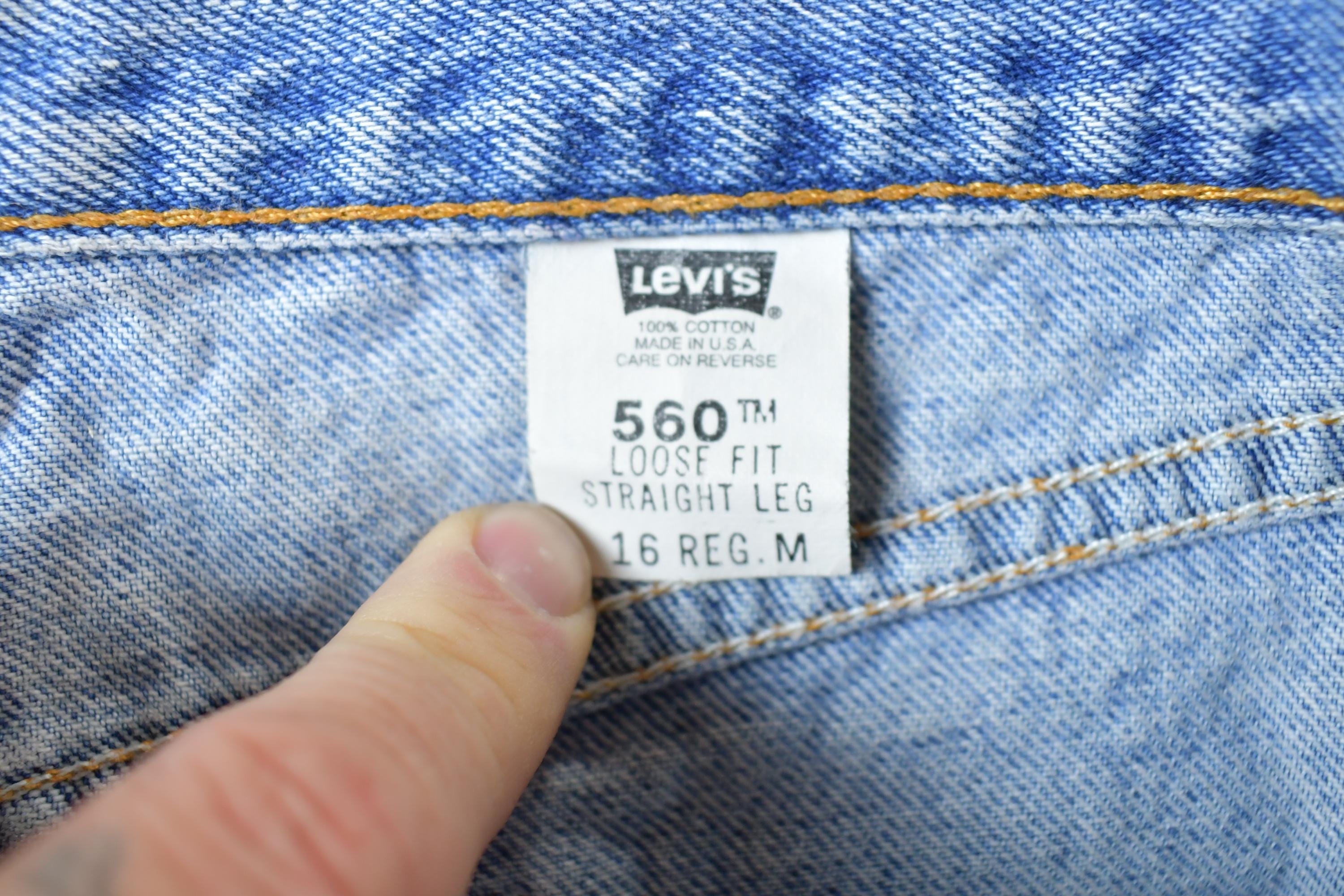 Vintage 1990s Levis Red Tab Denim Jeans 560 Size 34 x 30