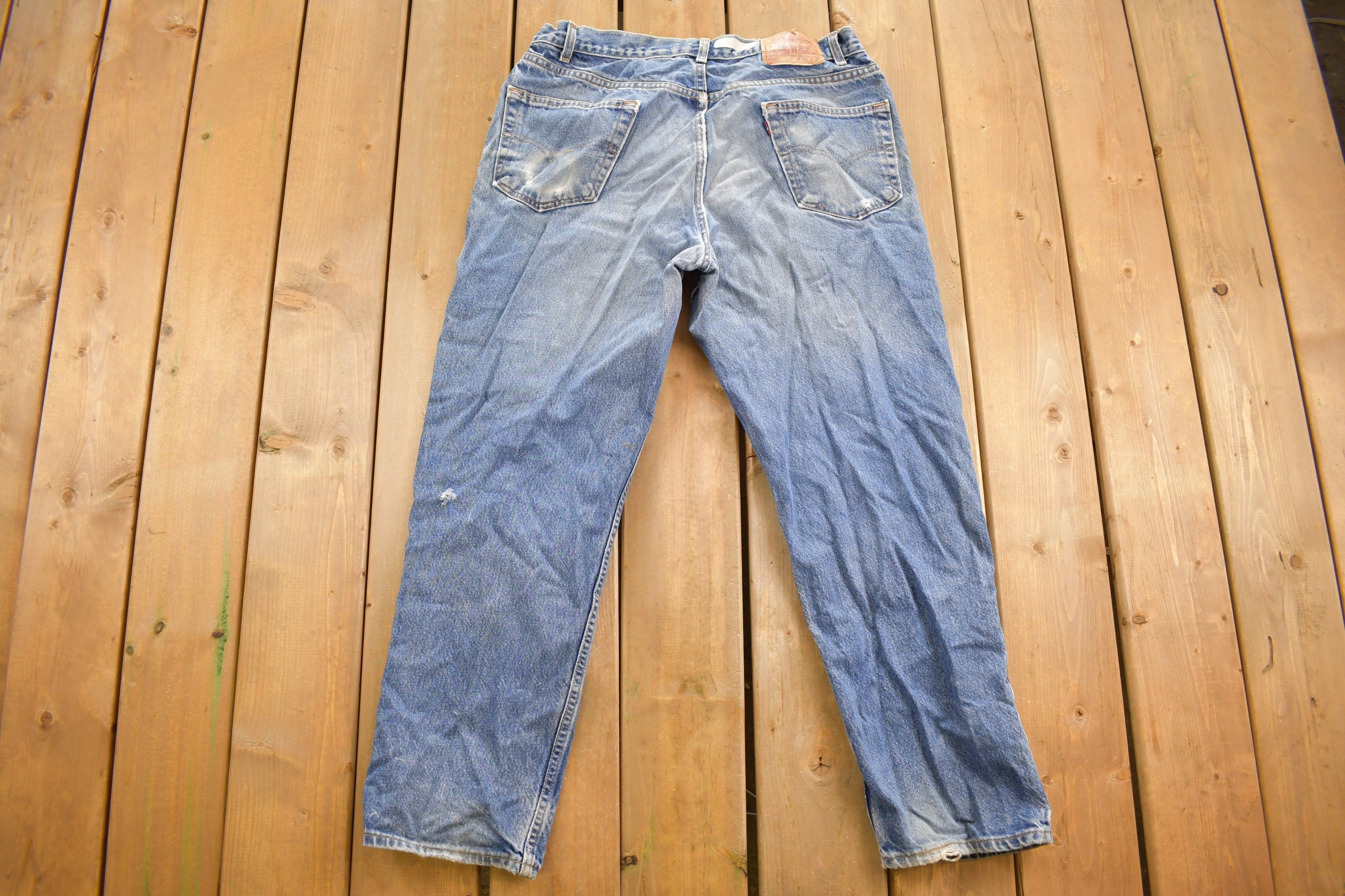 Vintage 1990s Levi's 550 Relaxed Fit Medium Wash Jeans Size 36 x 29.5