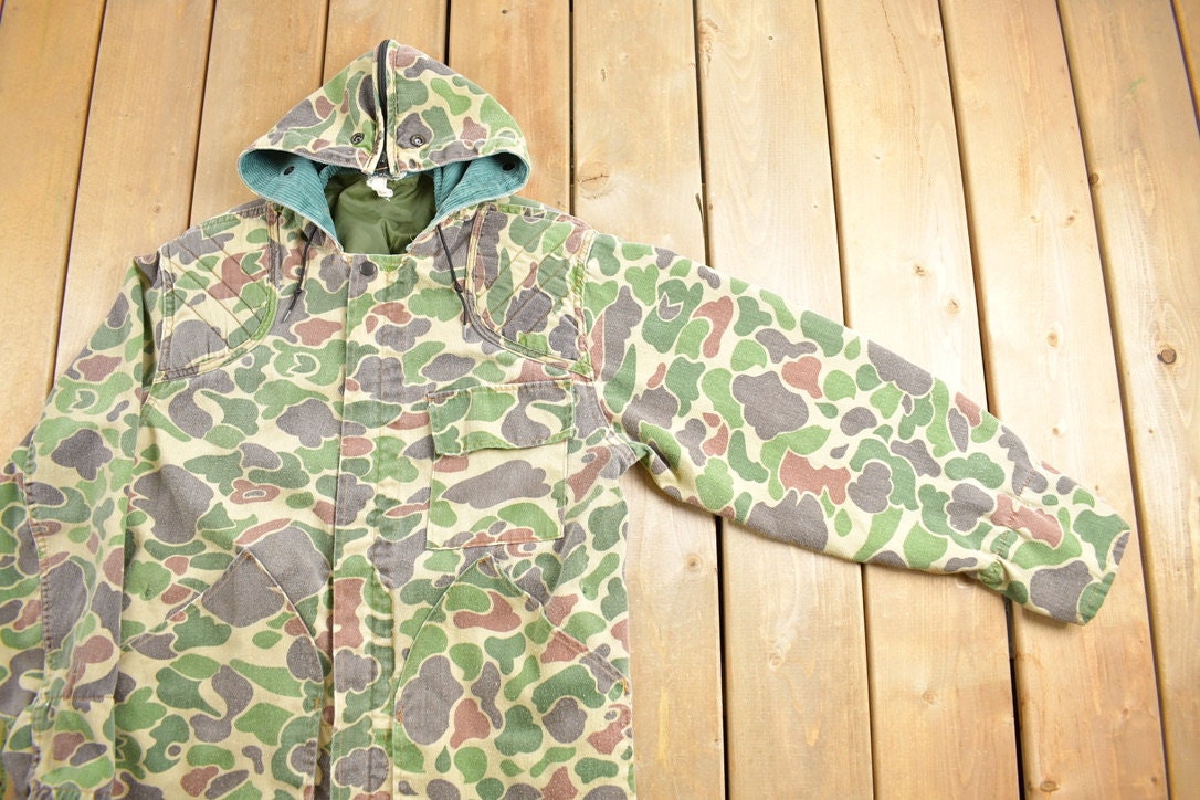 Vintage 1980s Saftbak Duck Camo Hunting Jacket / Workwear / Streetwear / Made In USA / 70s / 80s Hunting Jacket / Hunting / Chore Jacket
