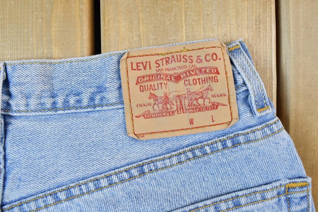 Vintage 1990s Levi Strauss Red Tab 550 Denim Jeans Size 32 x 30