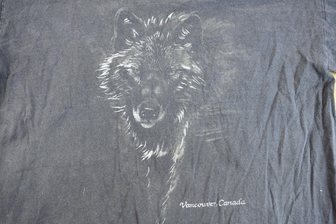 Vintage 1990s Lone Wolf Graphic Vancouver Canada Souvenir Travel T-Shirt / Streetwear / Nature T Shirt / Outdoorsman