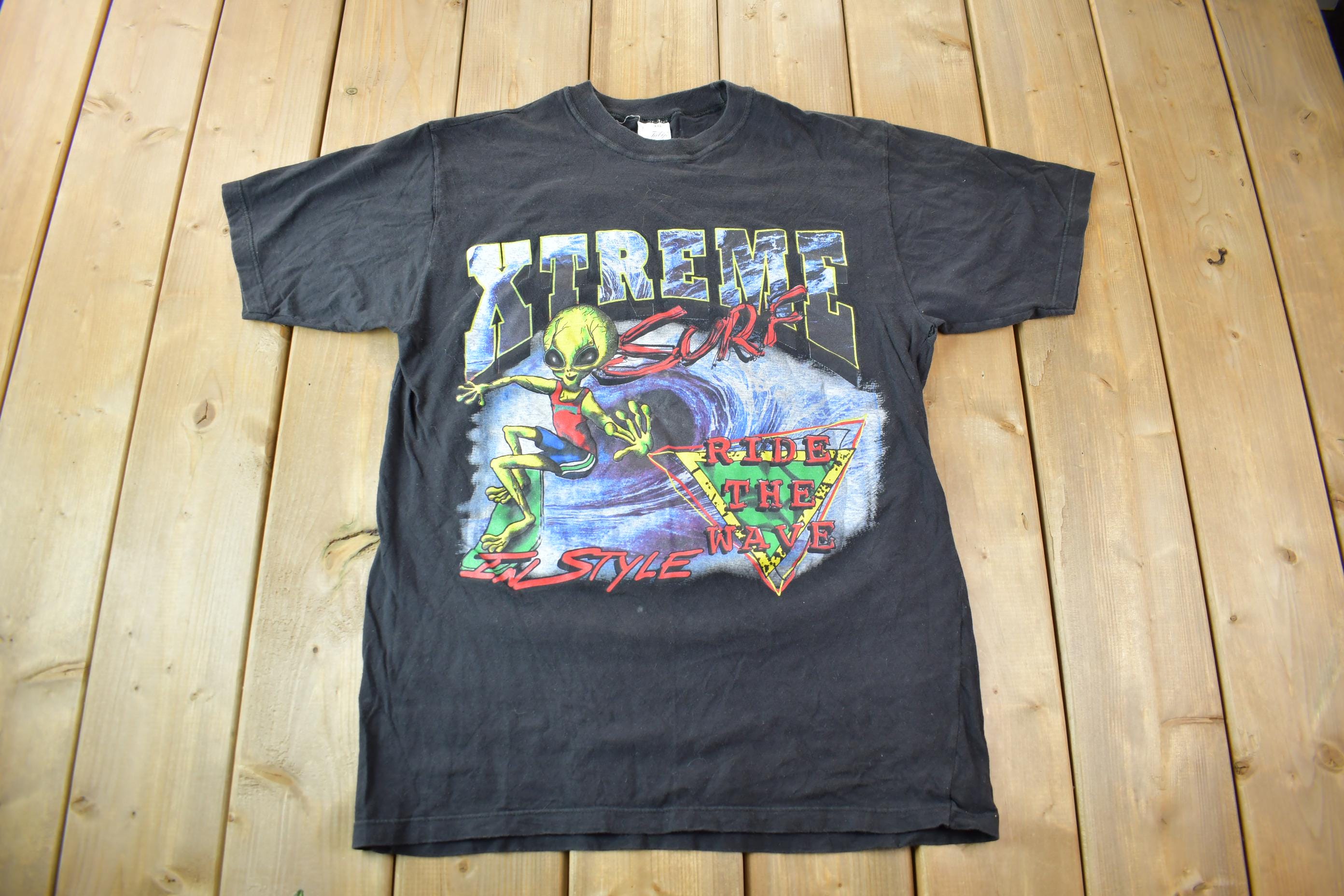 Vintage 1990s Alien Theme Xtreme Surf Ride The Wave Graphic T-Shirt /