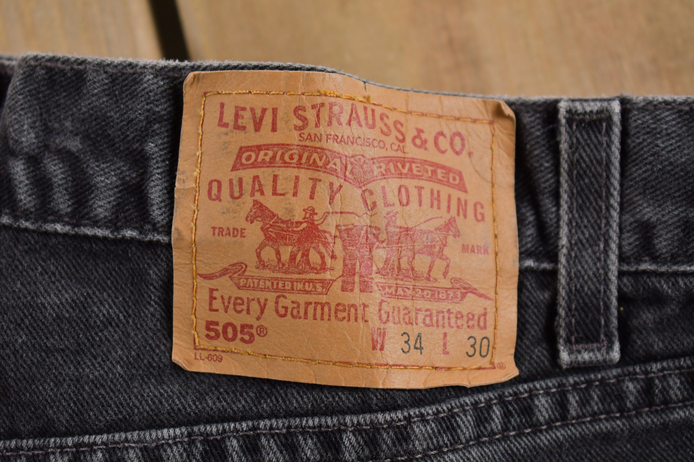Vintage 1990s Levi's 505 Red Tab Relaxed Fit Jeans Size 33 x 29